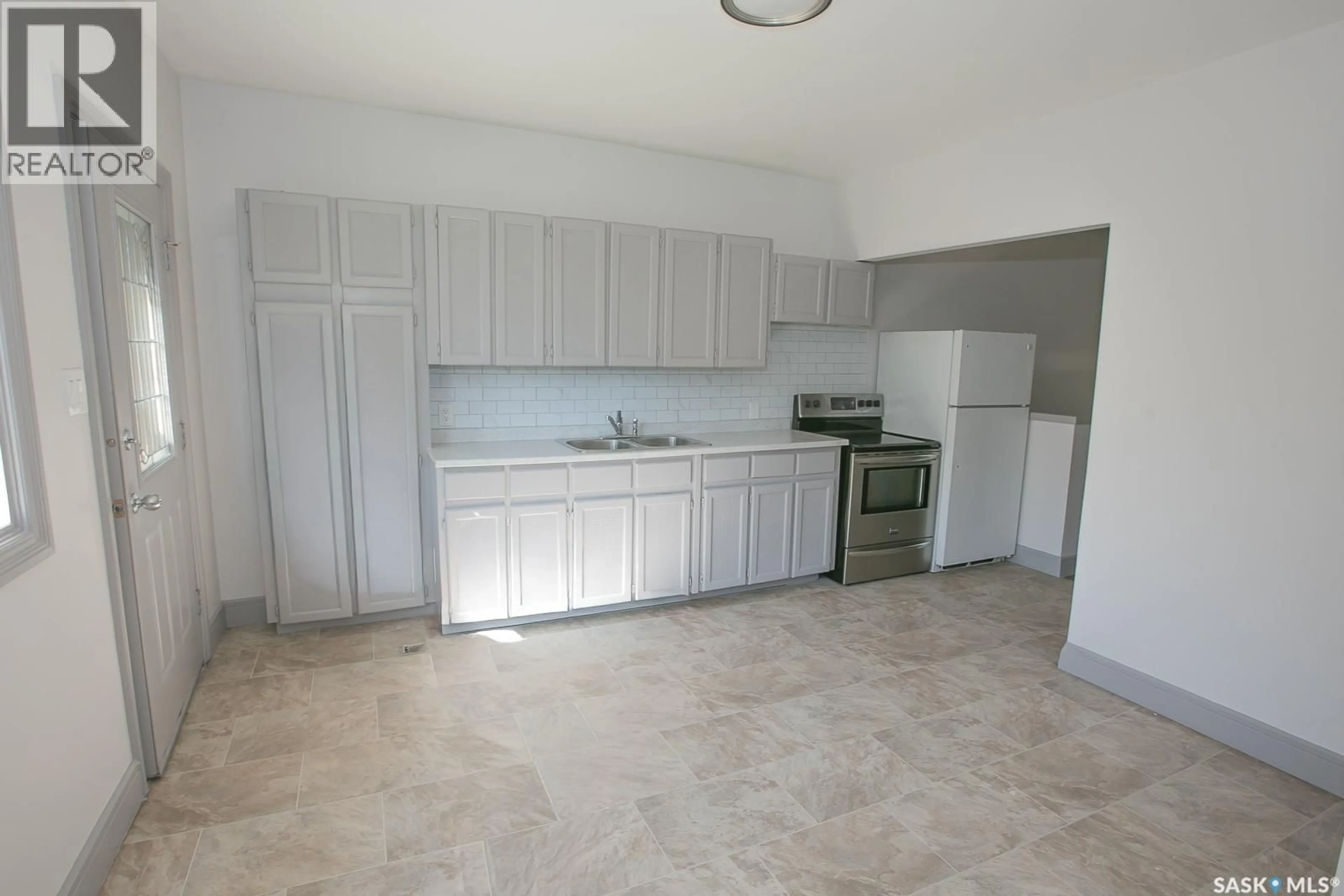 Standard kitchen, ceramic/tile floor for 507 TORONTO STREET, Regina Saskatchewan S4R1M7