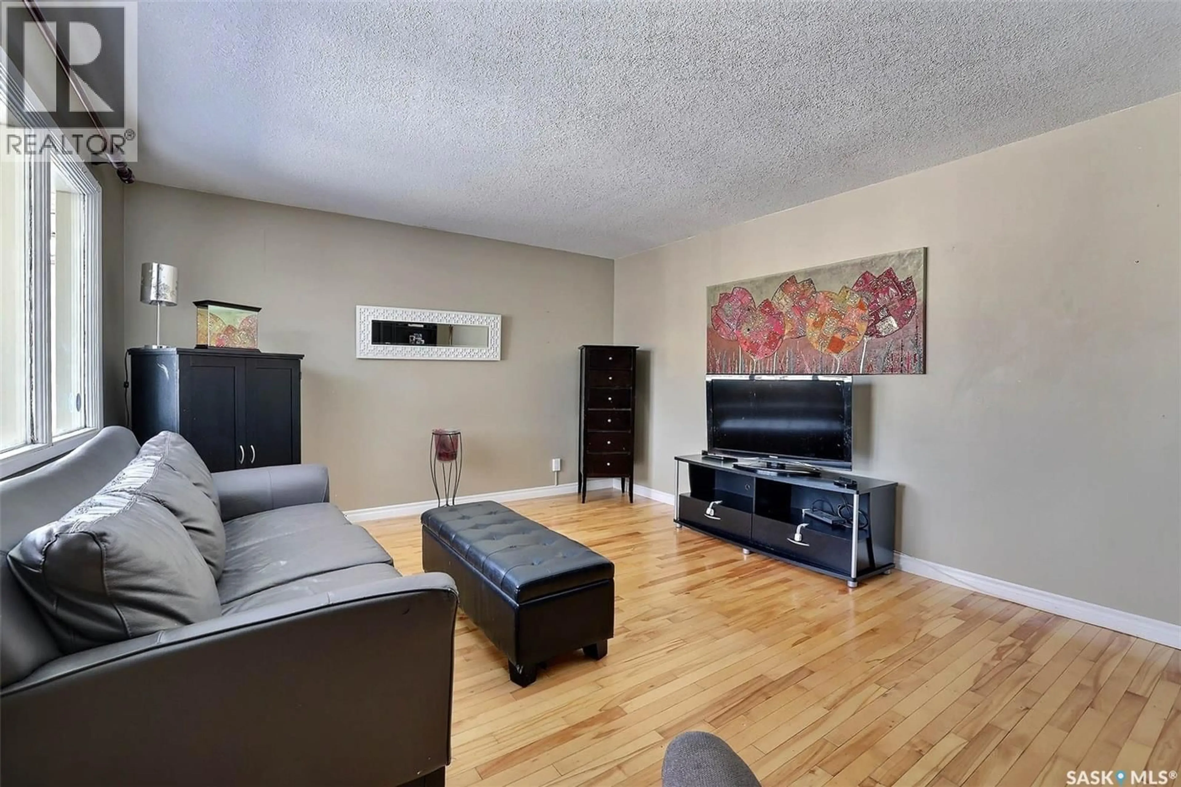 Living room with furniture, wood/laminate floor for 3811 VAN HORNE AVENUE, Regina Saskatchewan S4S1M5