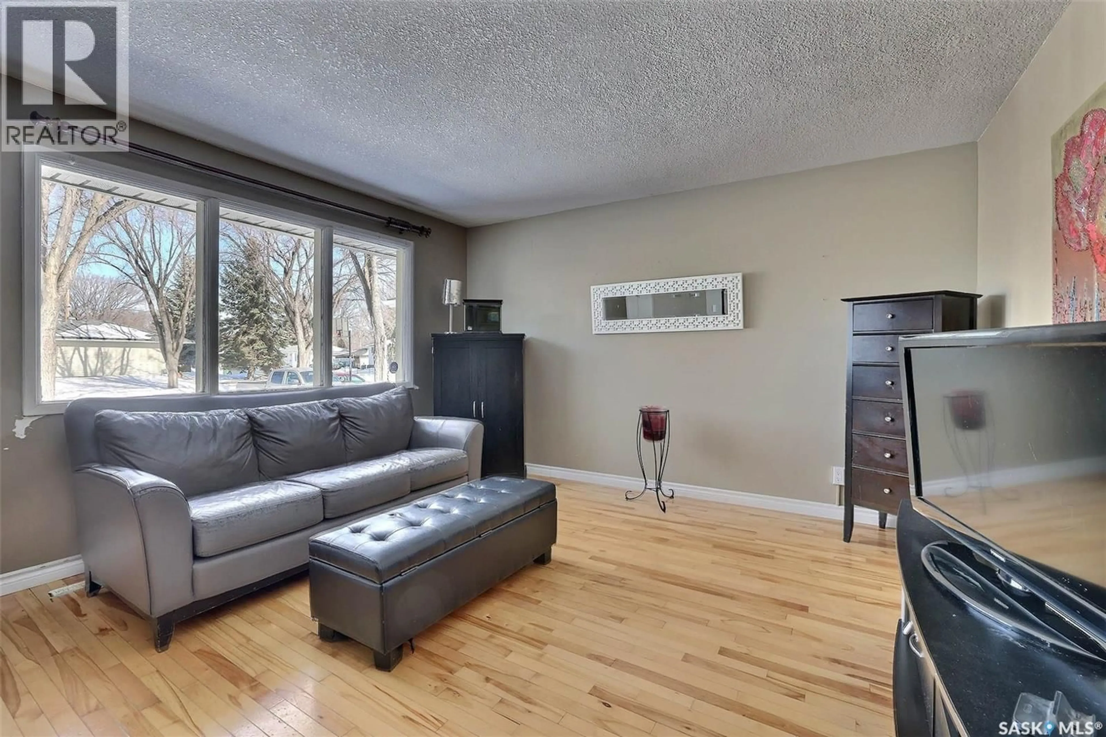 Living room with furniture, wood/laminate floor for 3811 VAN HORNE AVENUE, Regina Saskatchewan S4S1M5