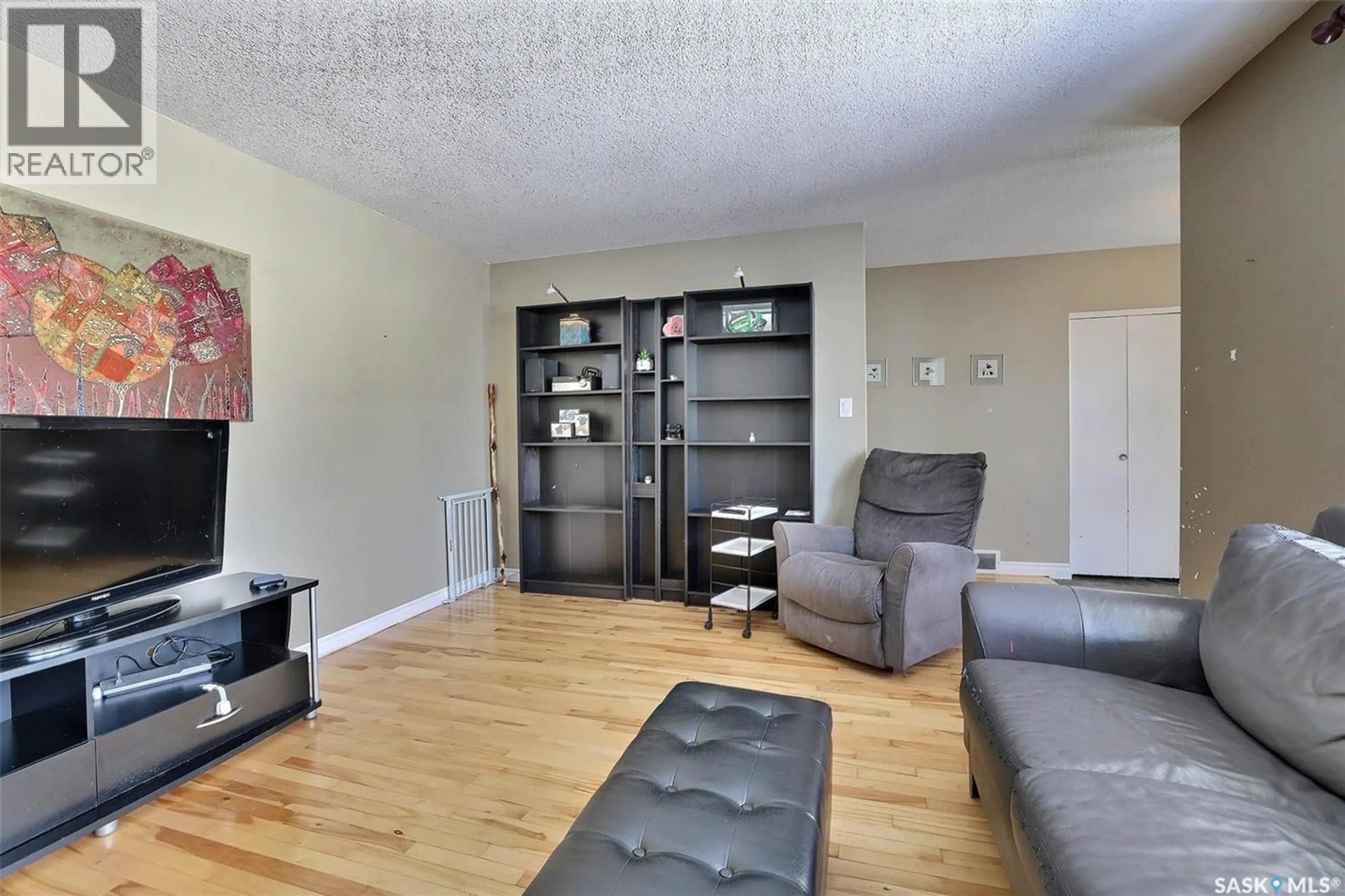 Living room with furniture, wood/laminate floor for 3811 VAN HORNE AVENUE, Regina Saskatchewan S4S1M5