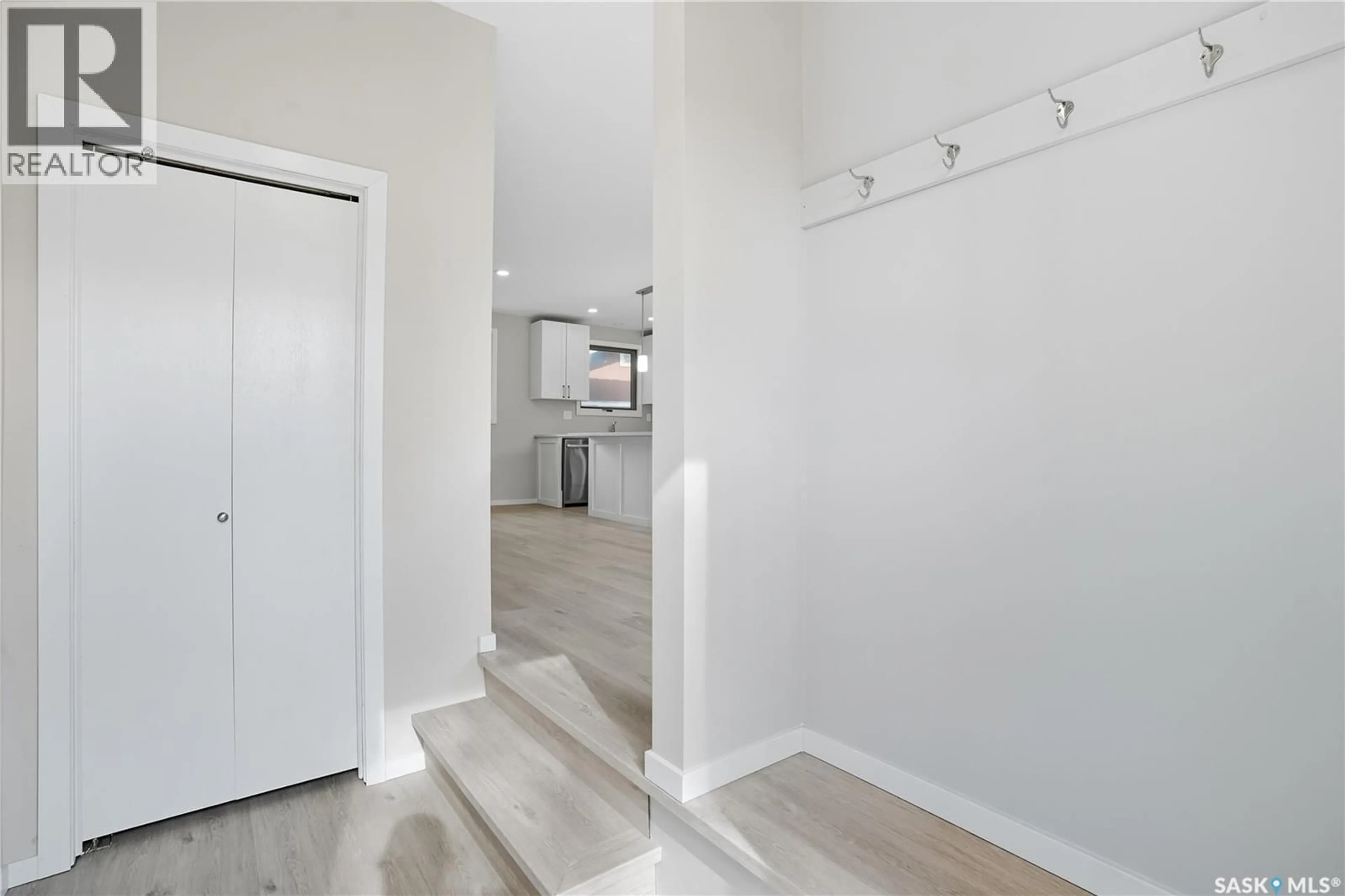 Indoor entryway for 42 AITKEN CRESCENT, Regina Saskatchewan S4R5W7