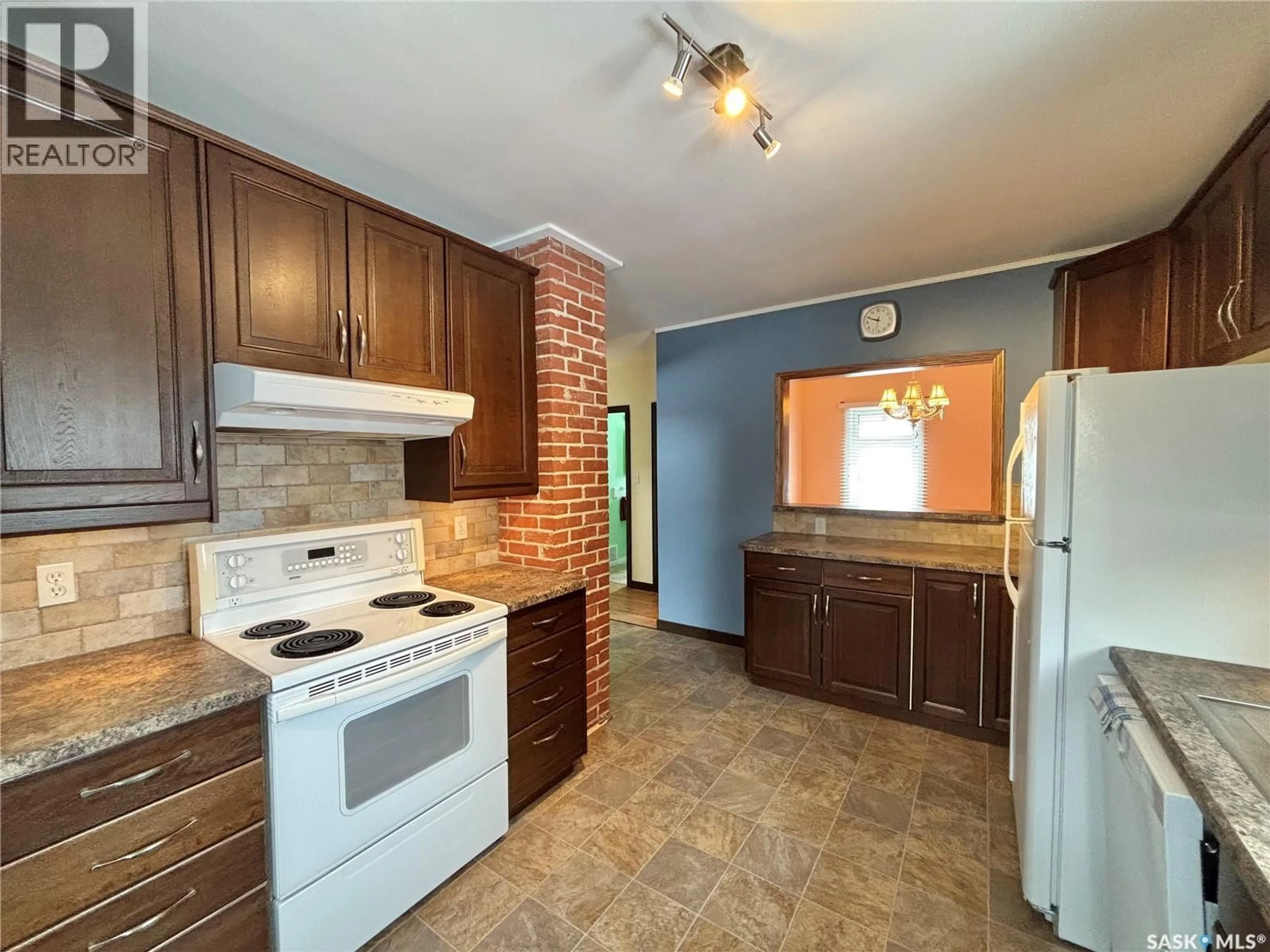 Standard kitchen, ceramic/tile floor for 47 JAMES AVENUE, Yorkton Saskatchewan S3N2C3