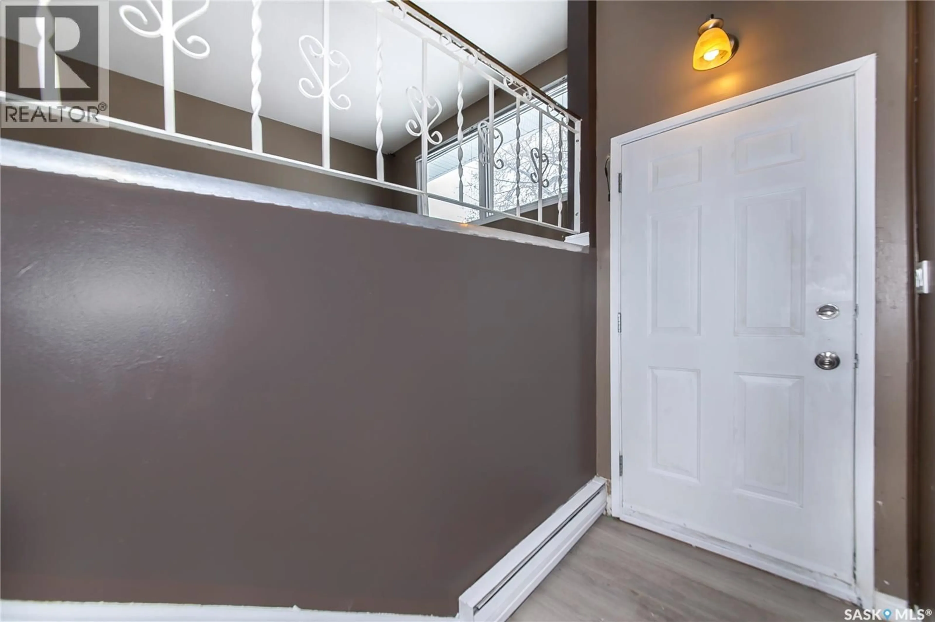 Indoor entryway for 1309 PRESTON AVENUE, Saskatoon Saskatchewan S7H2V5