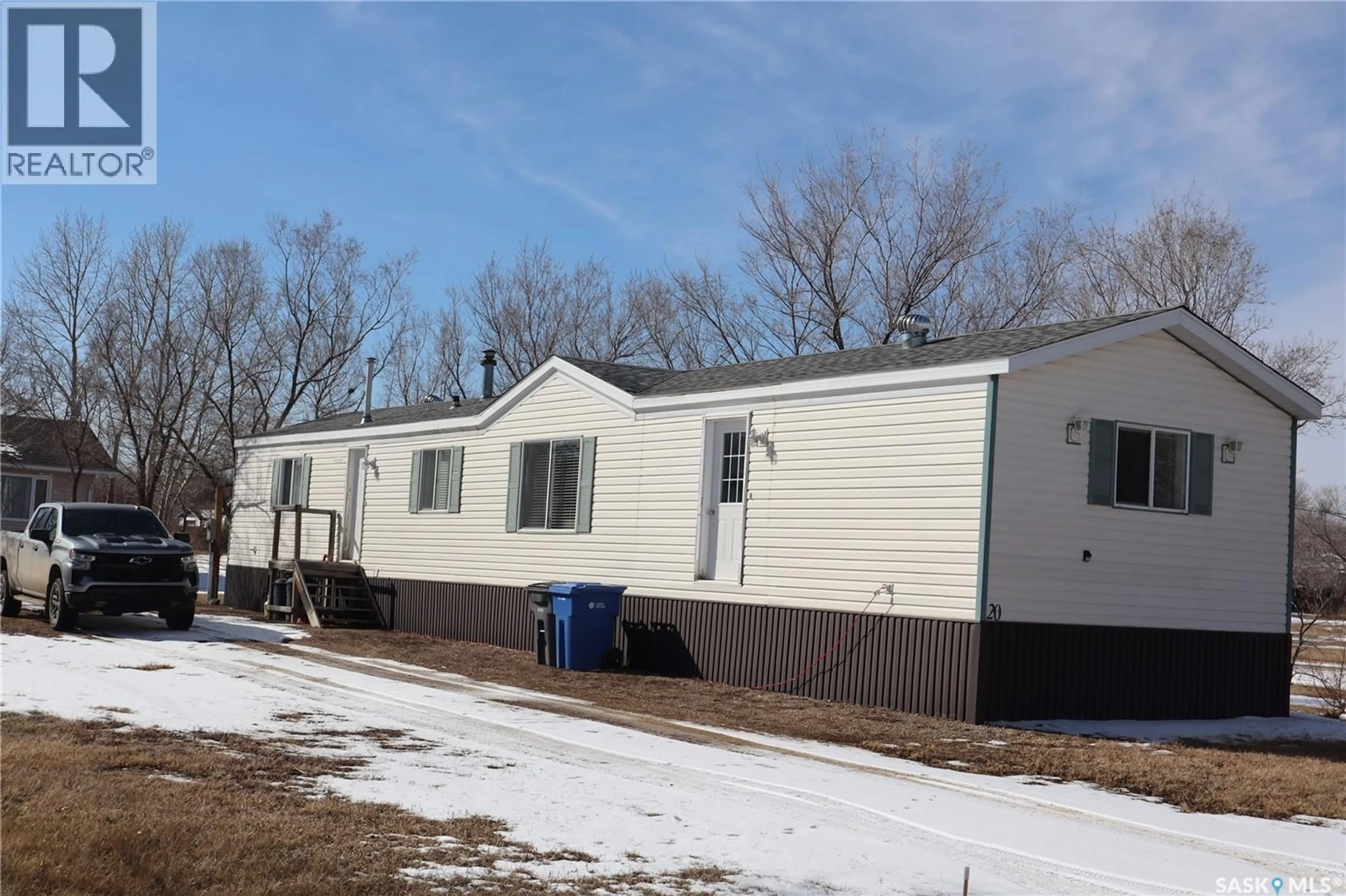 Home with vinyl exterior material, building for 20 HAVENUE, Willow Bunch Saskatchewan S0H4K0