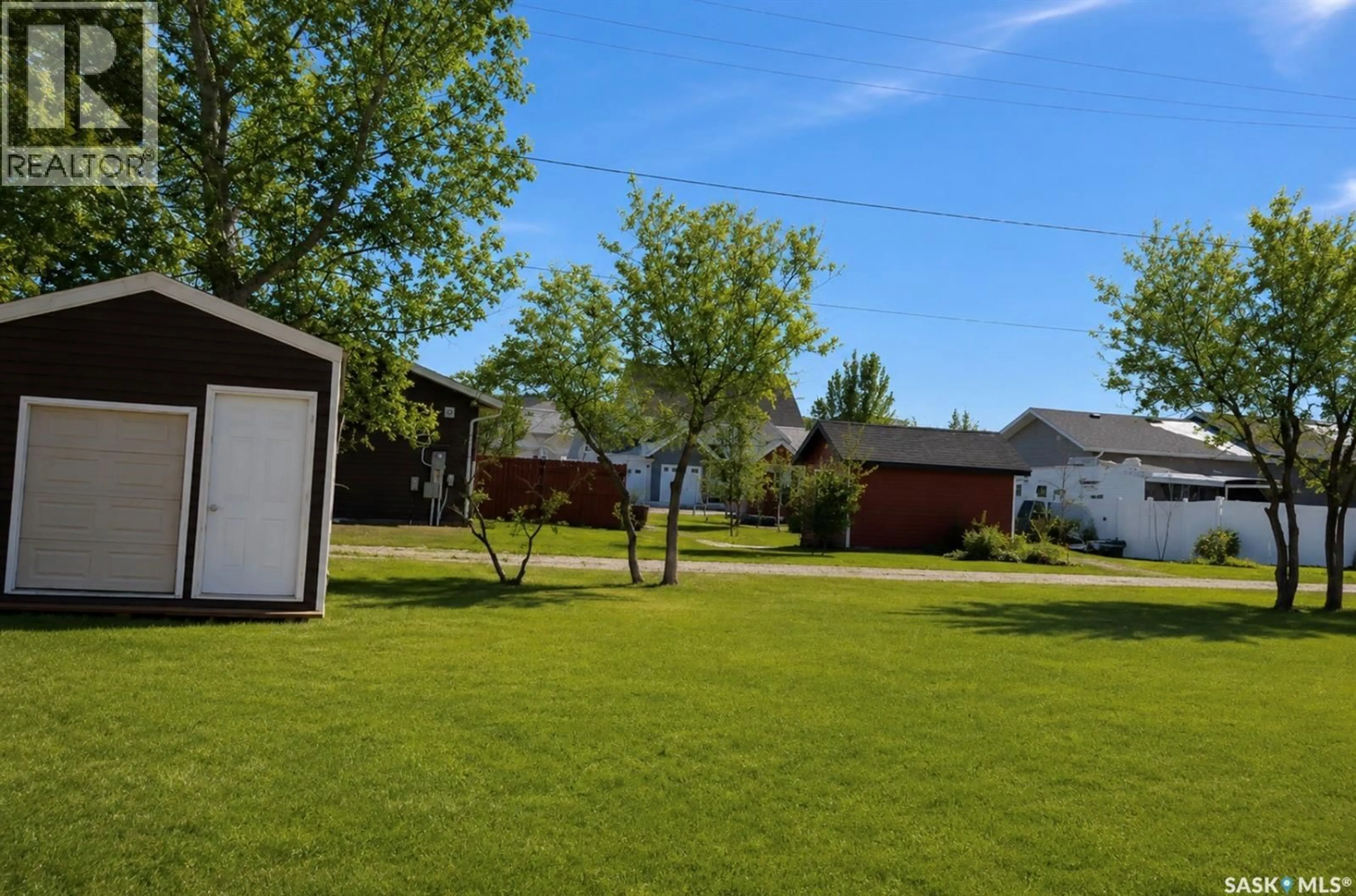 A pic from outside/outdoor area/front of a property/back of a property/a pic from drone, street for 20 HAVENUE, Willow Bunch Saskatchewan S0H4K0