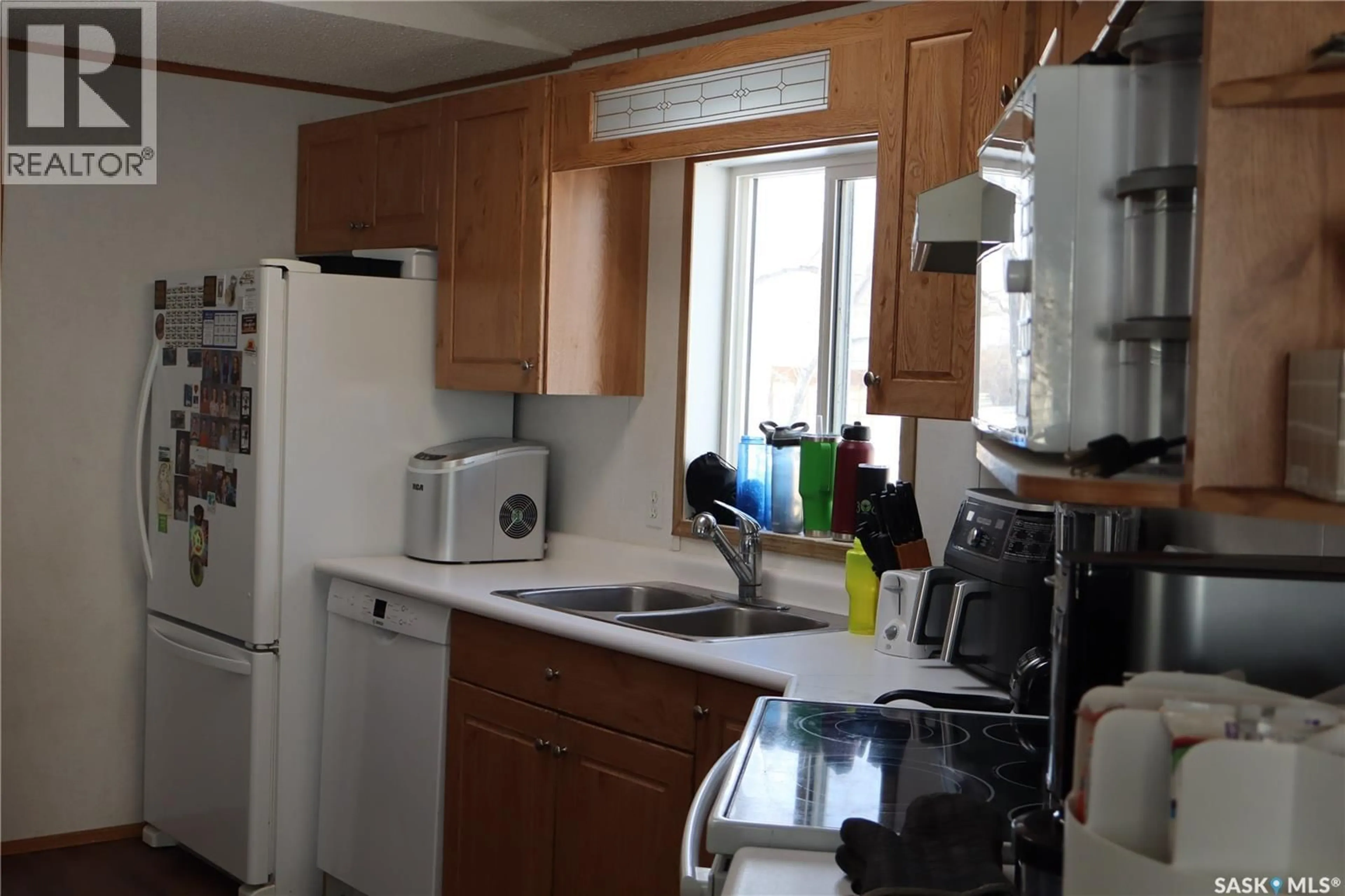 Standard kitchen, unknown for 20 HAVENUE, Willow Bunch Saskatchewan S0H4K0