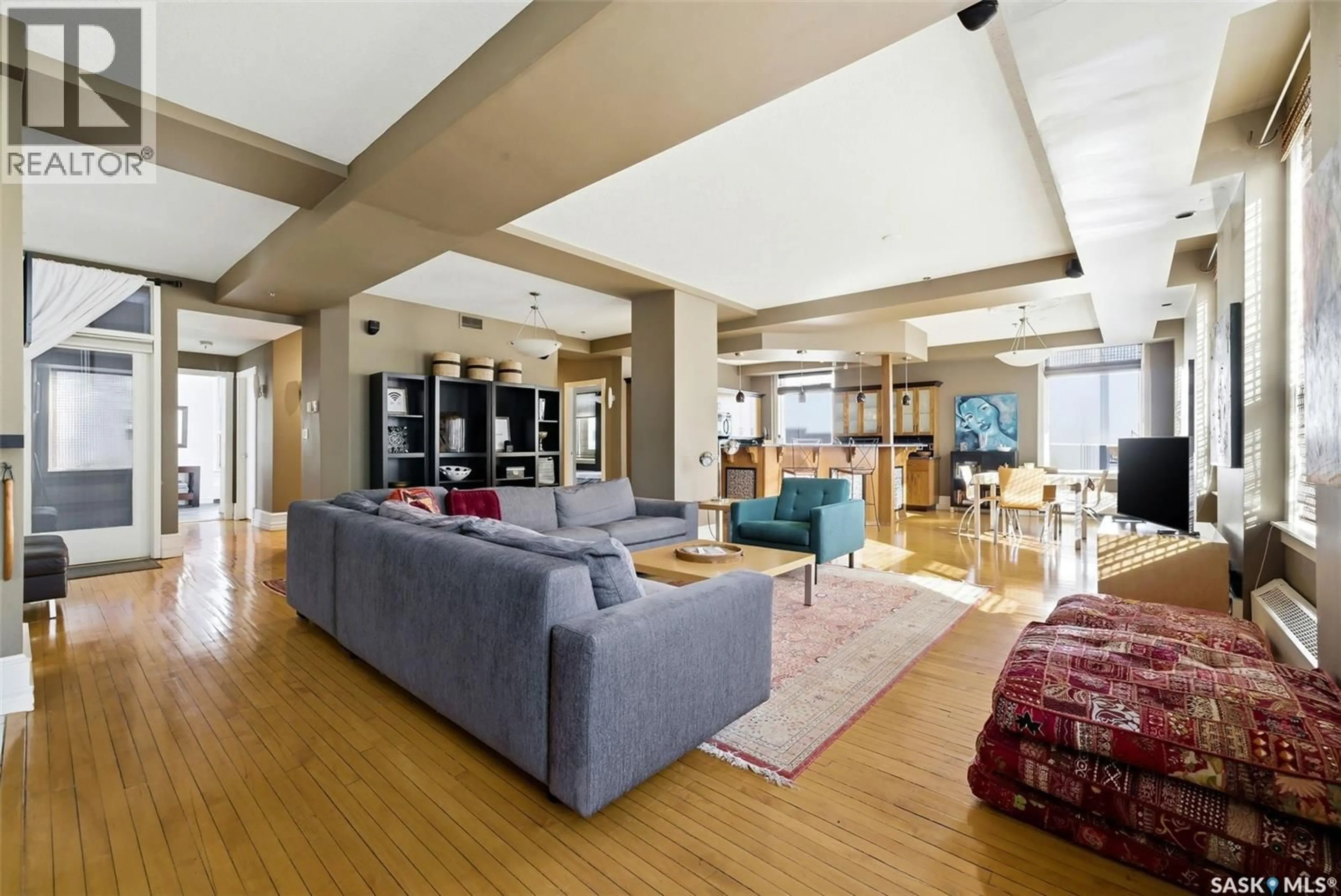 Living room with furniture, unknown for 400 2020 11TH AVENUE, Regina Saskatchewan S4P0J3