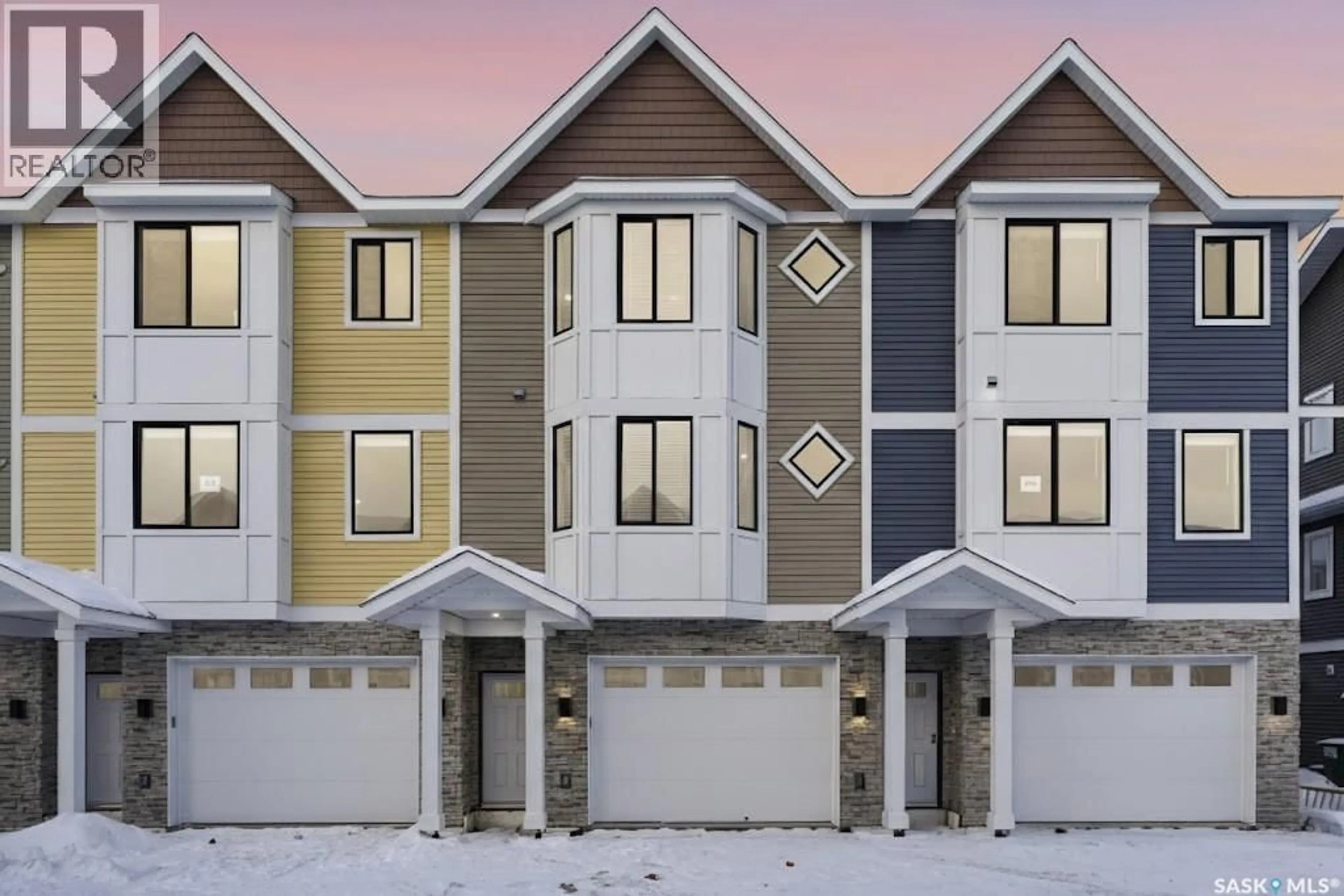 Home with vinyl exterior material, street for 220 - 3220 11TH STREET, Saskatoon Saskatchewan S7M5M4