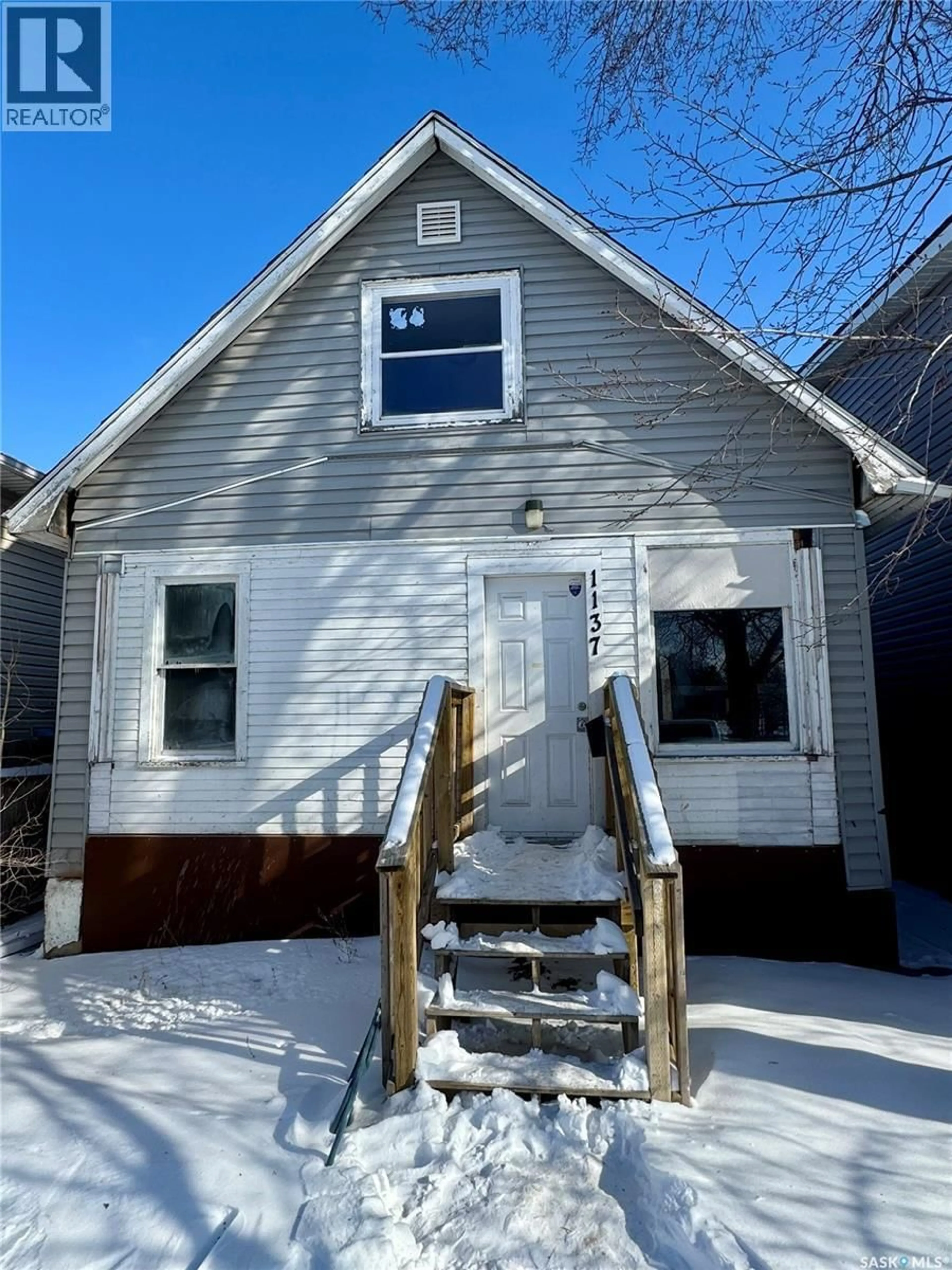Home with vinyl exterior material, street for 1137 MCTAVISH STREET, Regina Saskatchewan S4T3V6
