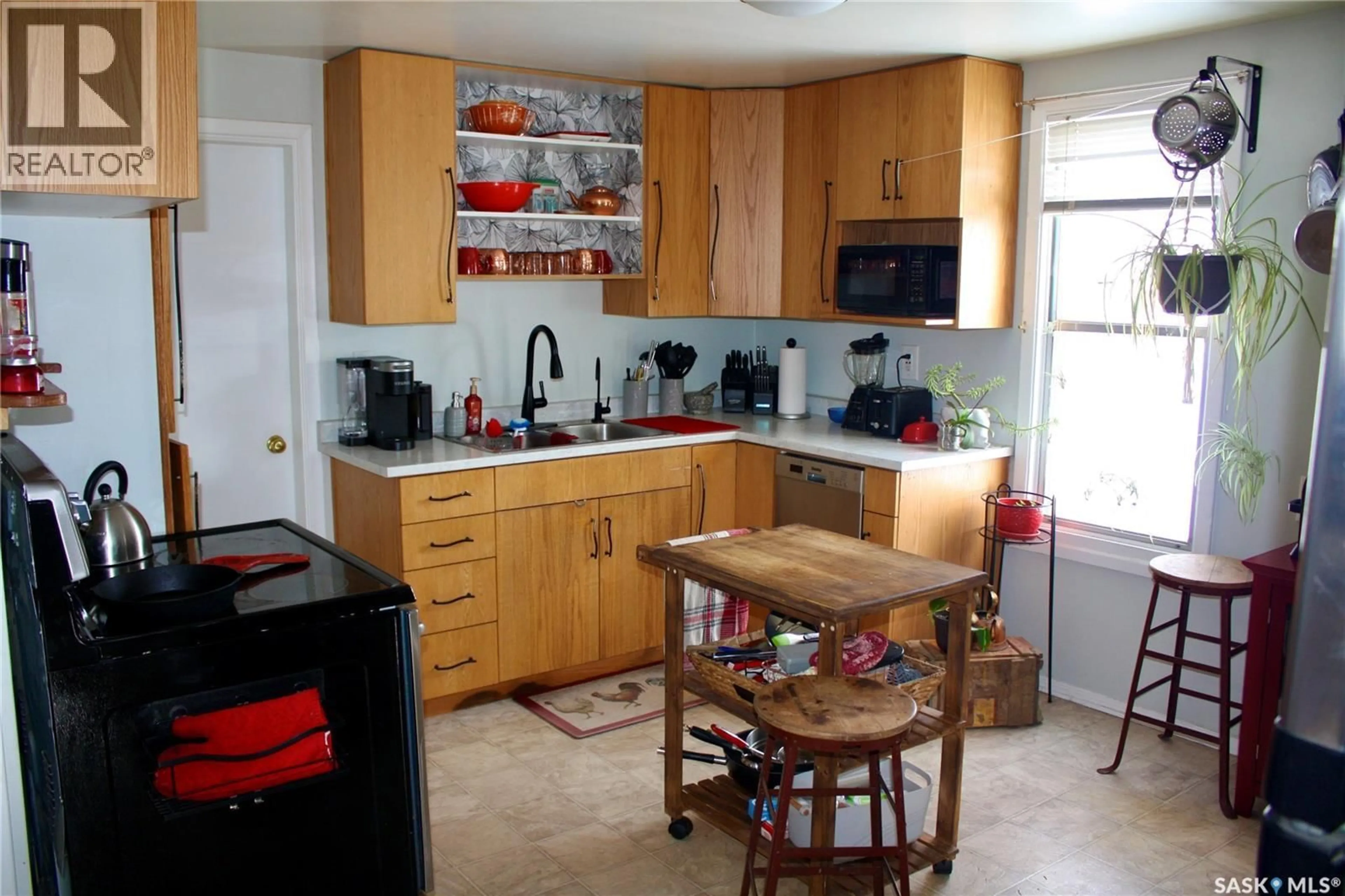Standard kitchen, ceramic/tile floor for 200 3RD STREET, Dundurn Saskatchewan S0K1K0