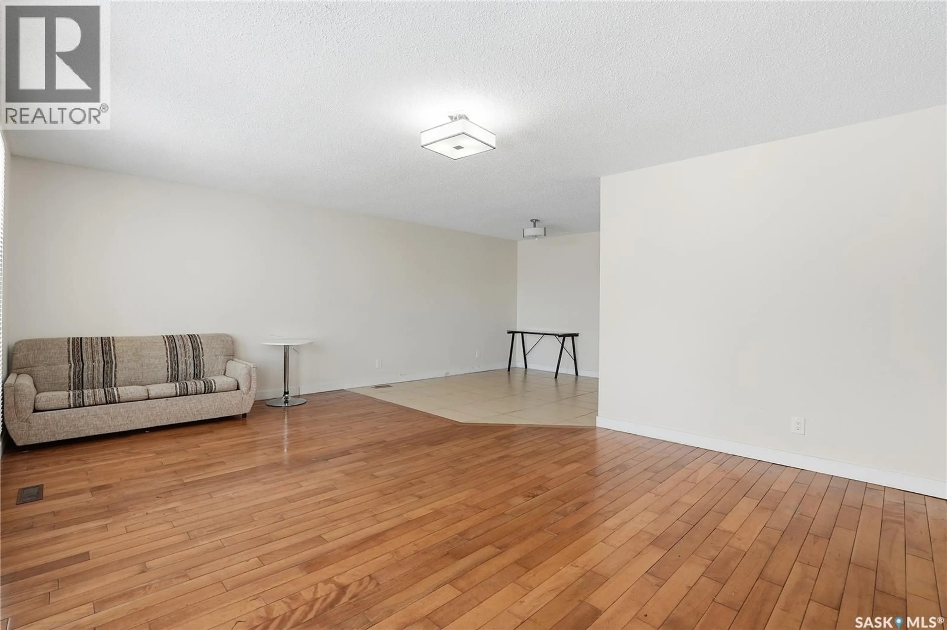 A pic of a room for 313 Q AVENUE, Saskatoon Saskatchewan S7M2Y2