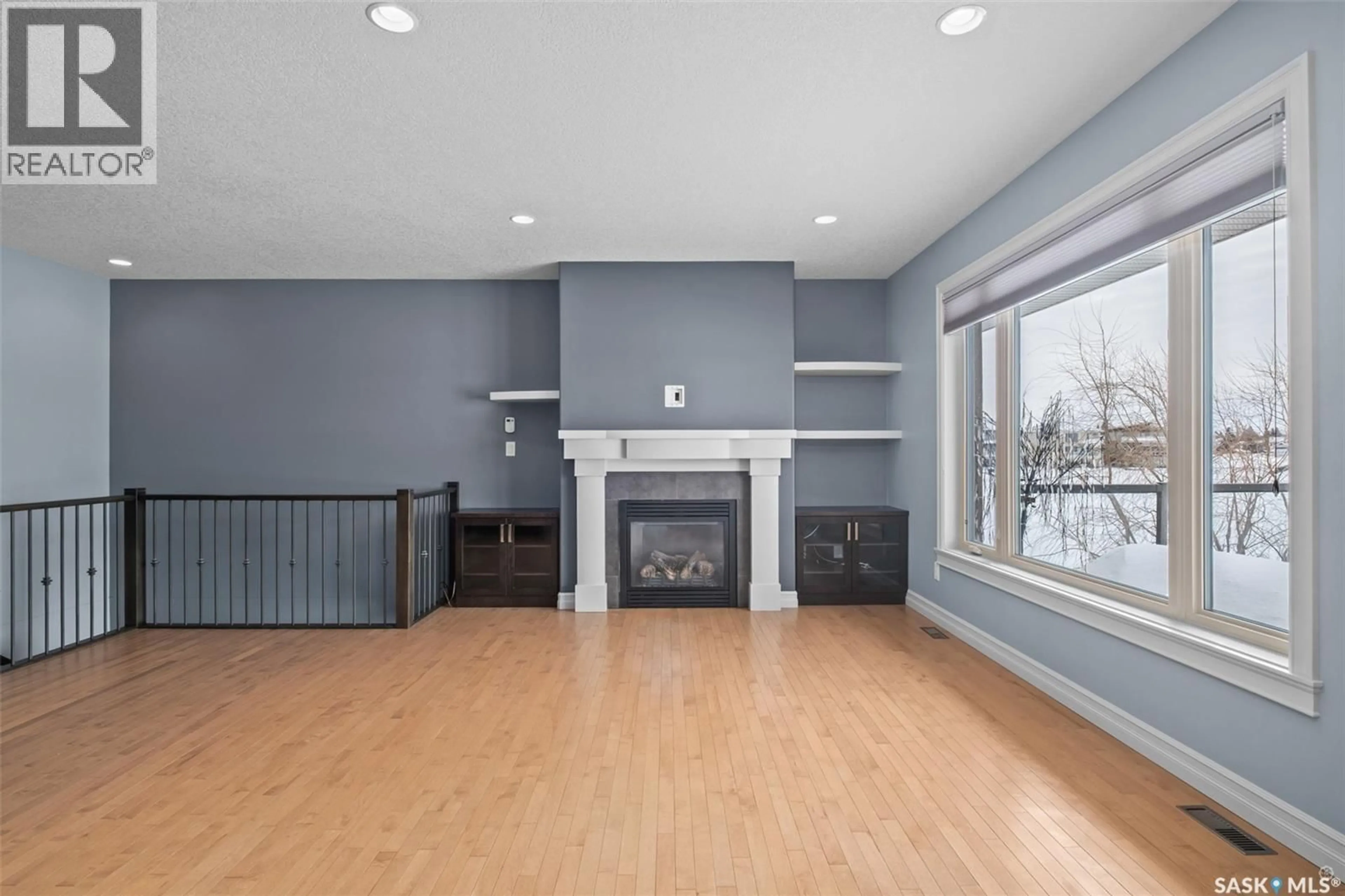 Living room with furniture, wood/laminate floor for 6 - 2805 LAKEVIEW DRIVE, Prince Albert Saskatchewan S6W0A4