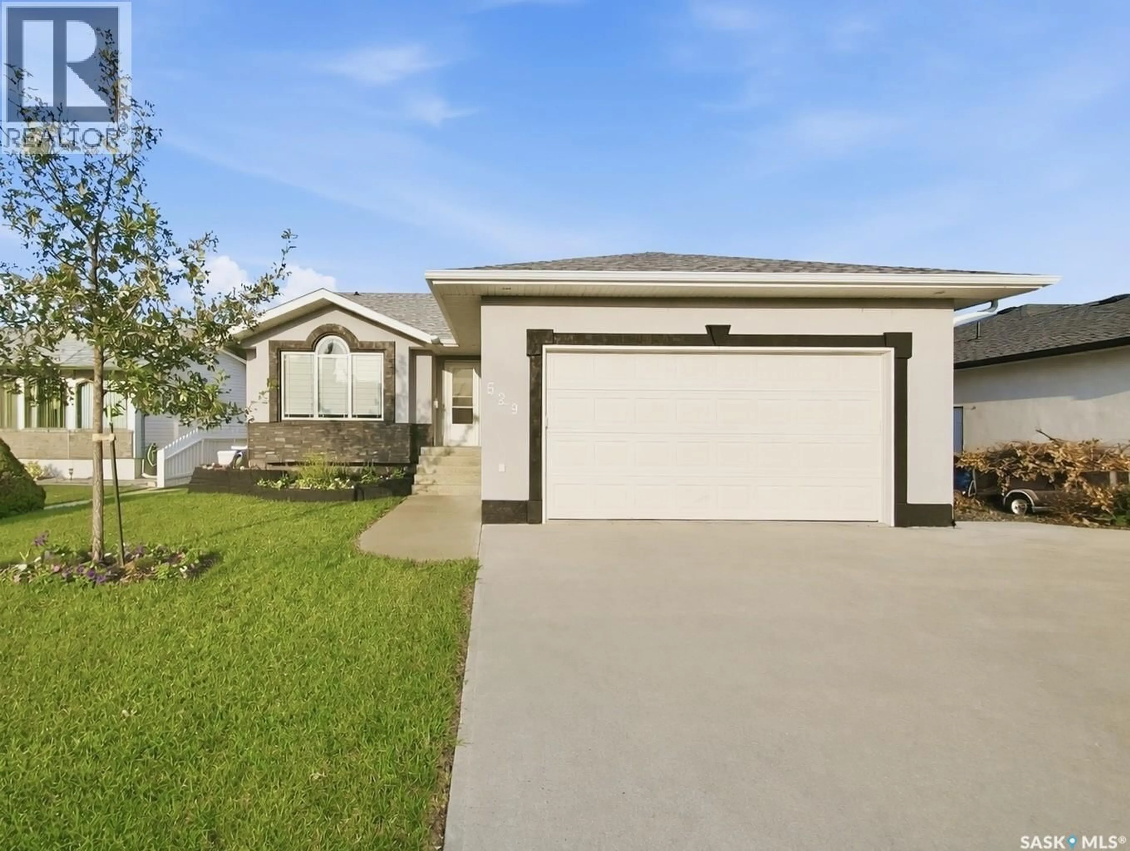 Home with vinyl exterior material, street for 529 PALLISER DRIVE, Swift Current Saskatchewan S9H5C6