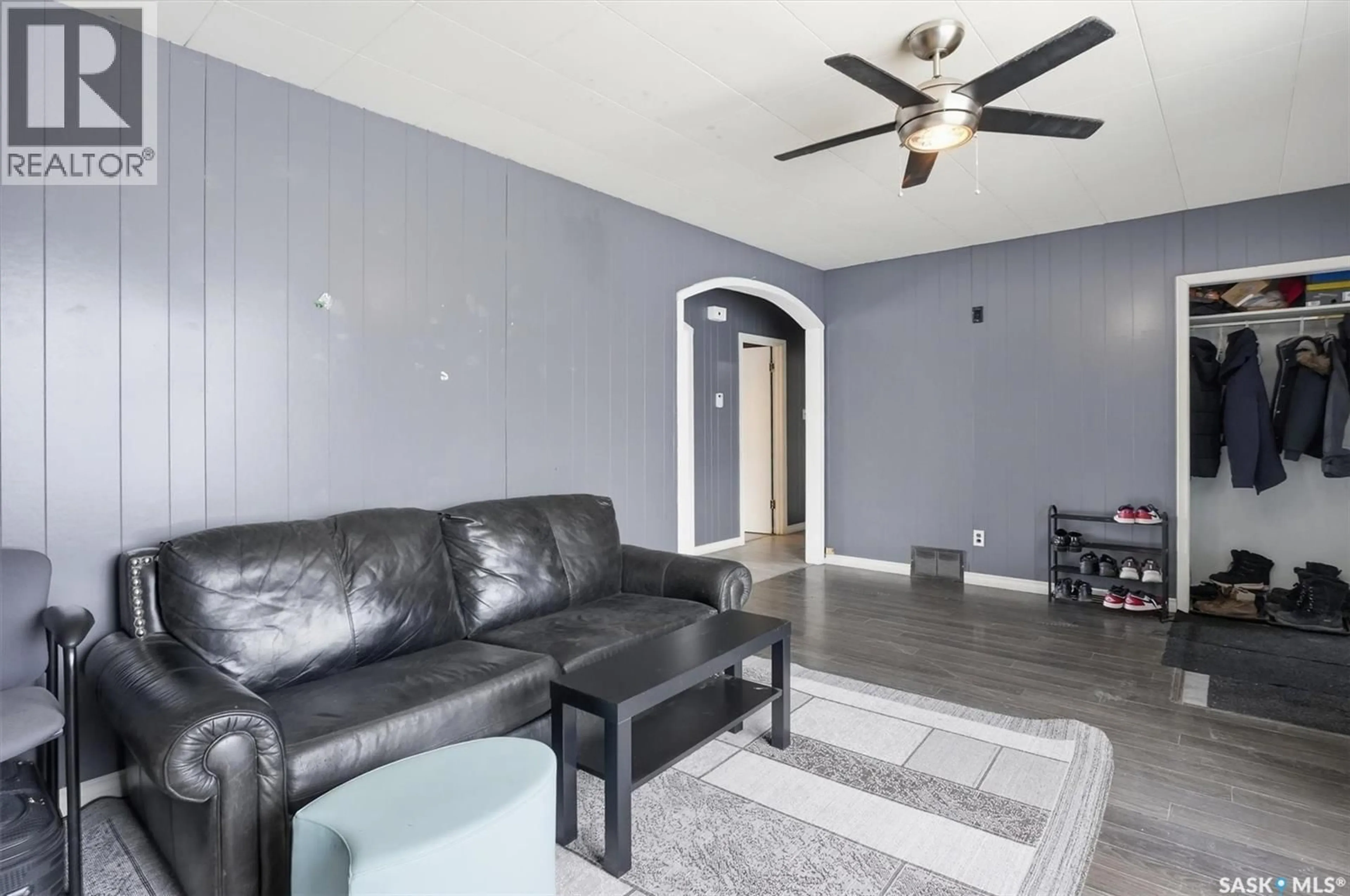 Living room with furniture, unknown for 337 Y AVENUE, Saskatoon Saskatchewan S7M3J6