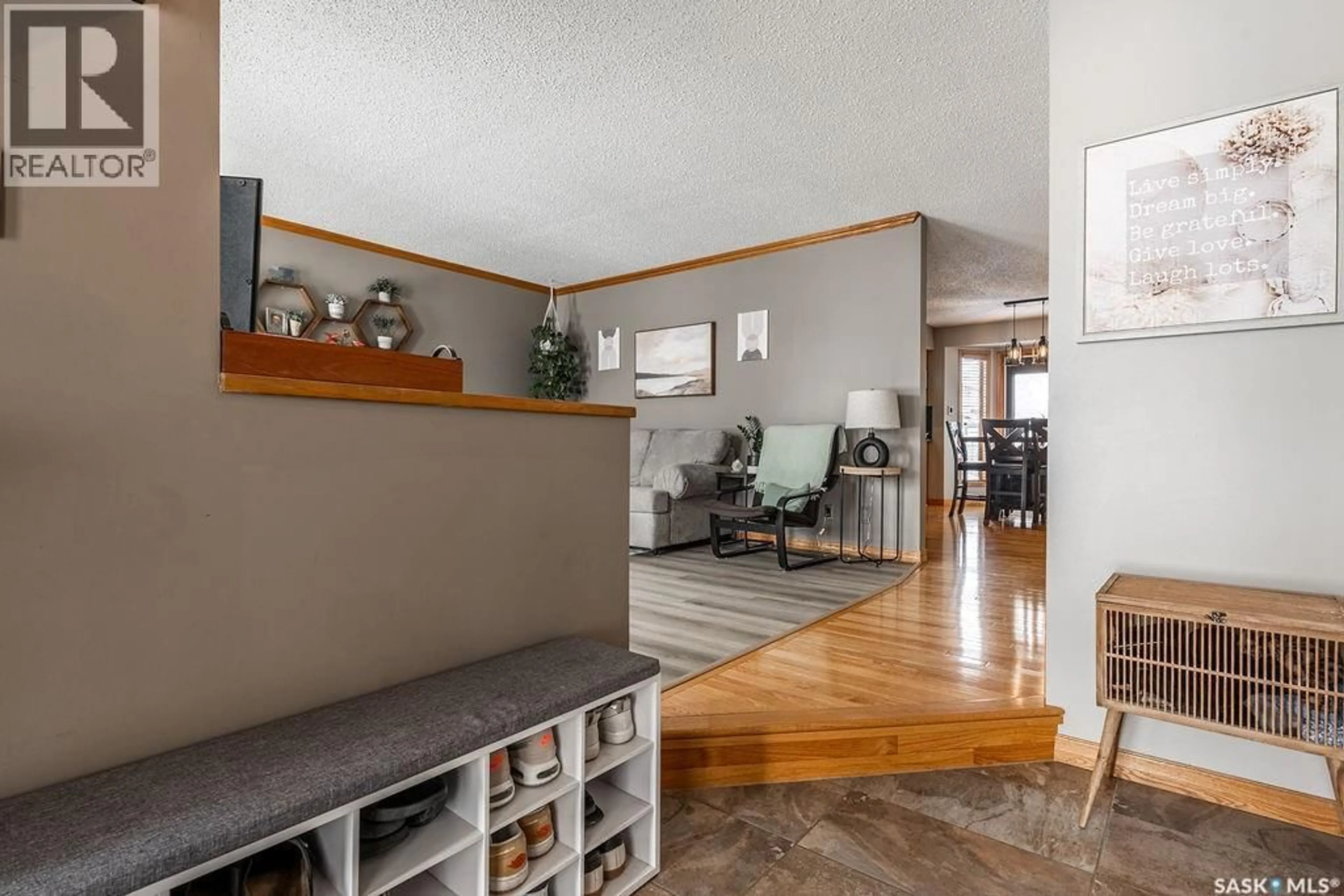 Indoor entryway for 326 BORNSTEIN CRESCENT, Saskatoon Saskatchewan S7N3Y3