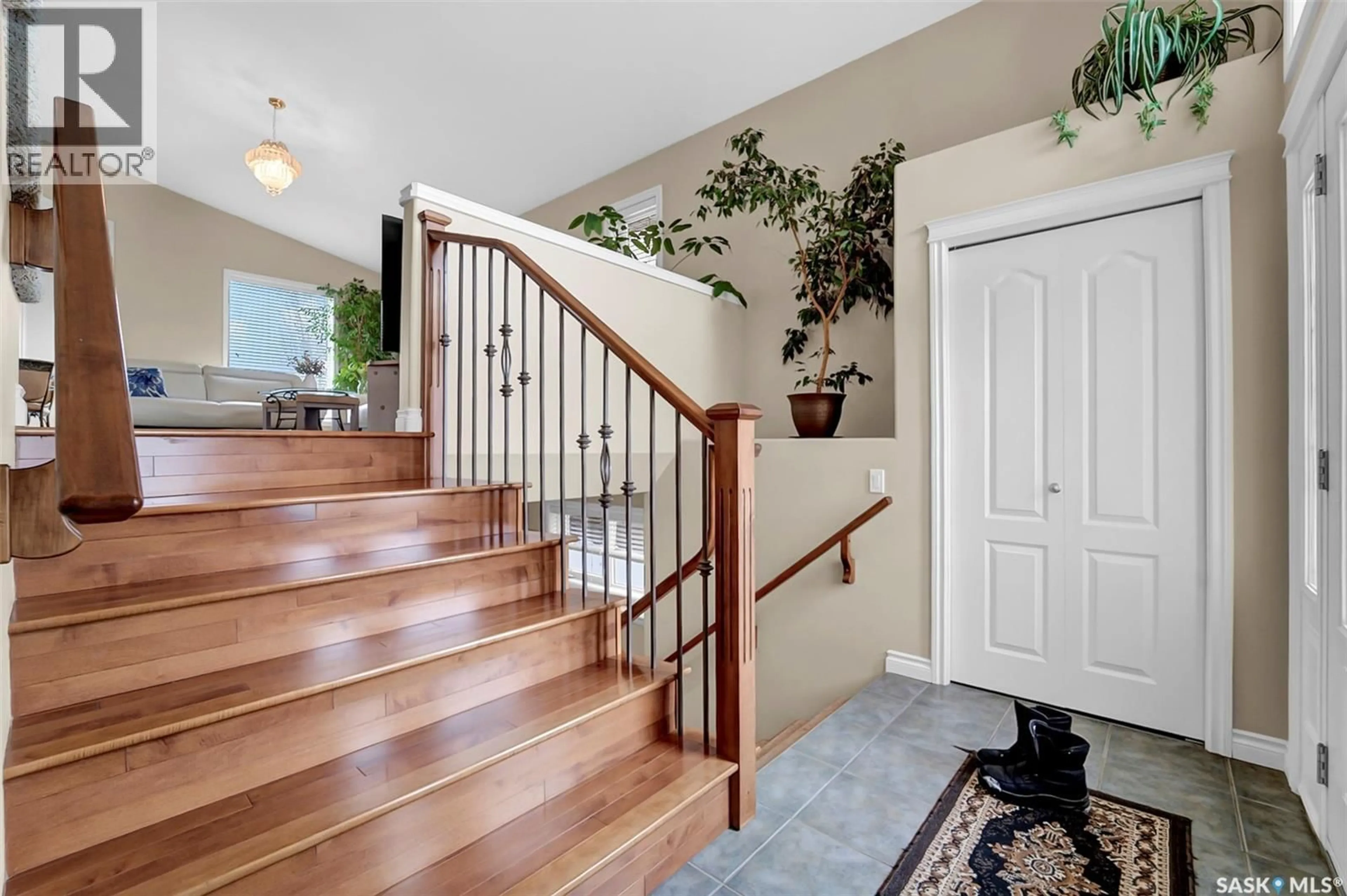 Indoor entryway for 539 BECKETT CRESCENT, Saskatoon Saskatchewan S7N4X3