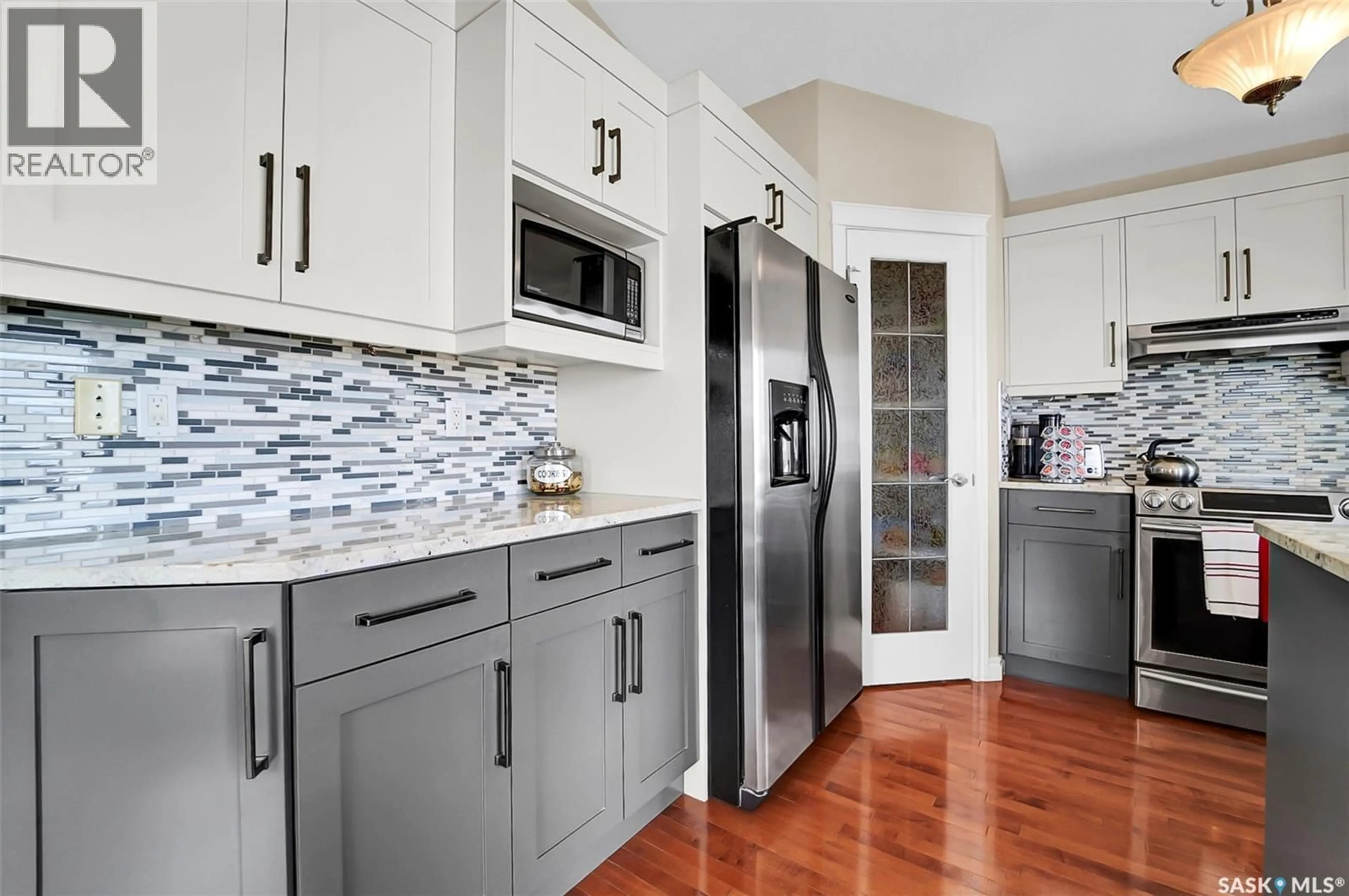 Contemporary kitchen, ceramic/tile floor for 539 BECKETT CRESCENT, Saskatoon Saskatchewan S7N4X3