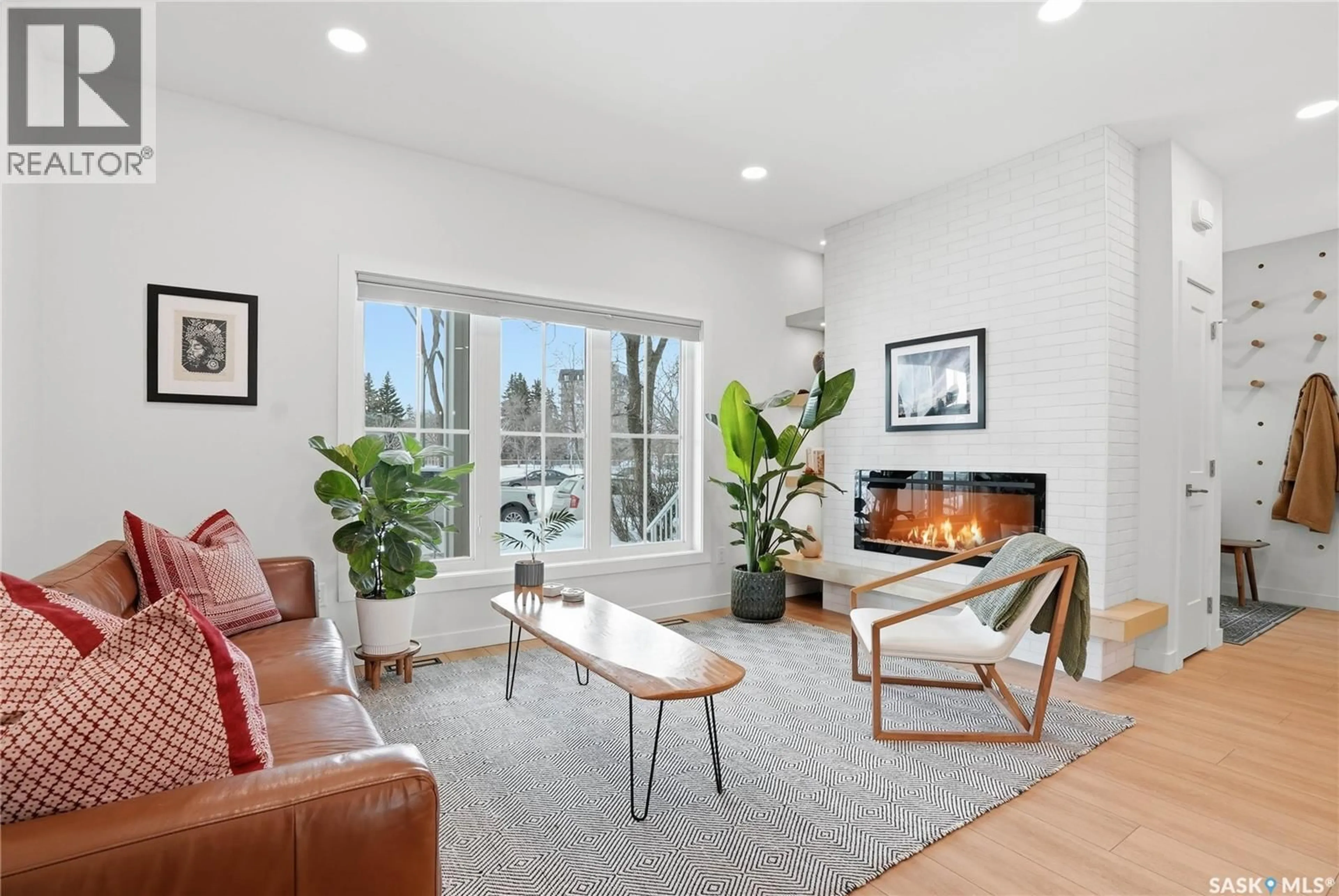 Living room with furniture, unknown for 611 DUFFERIN AVENUE, Saskatoon Saskatchewan S7N1C4