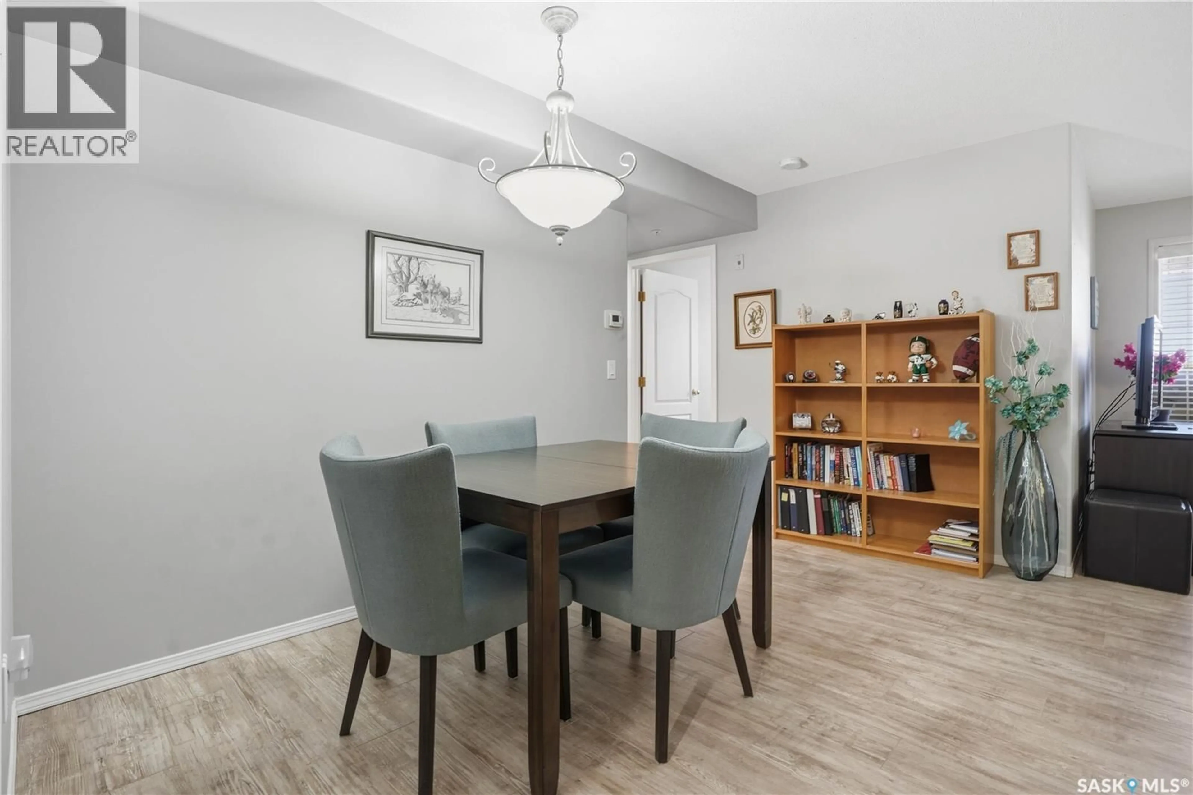 Dining room, wood/laminate floor for 3631 - 453 ALBERT STREET, Regina Saskatchewan S4S3P4