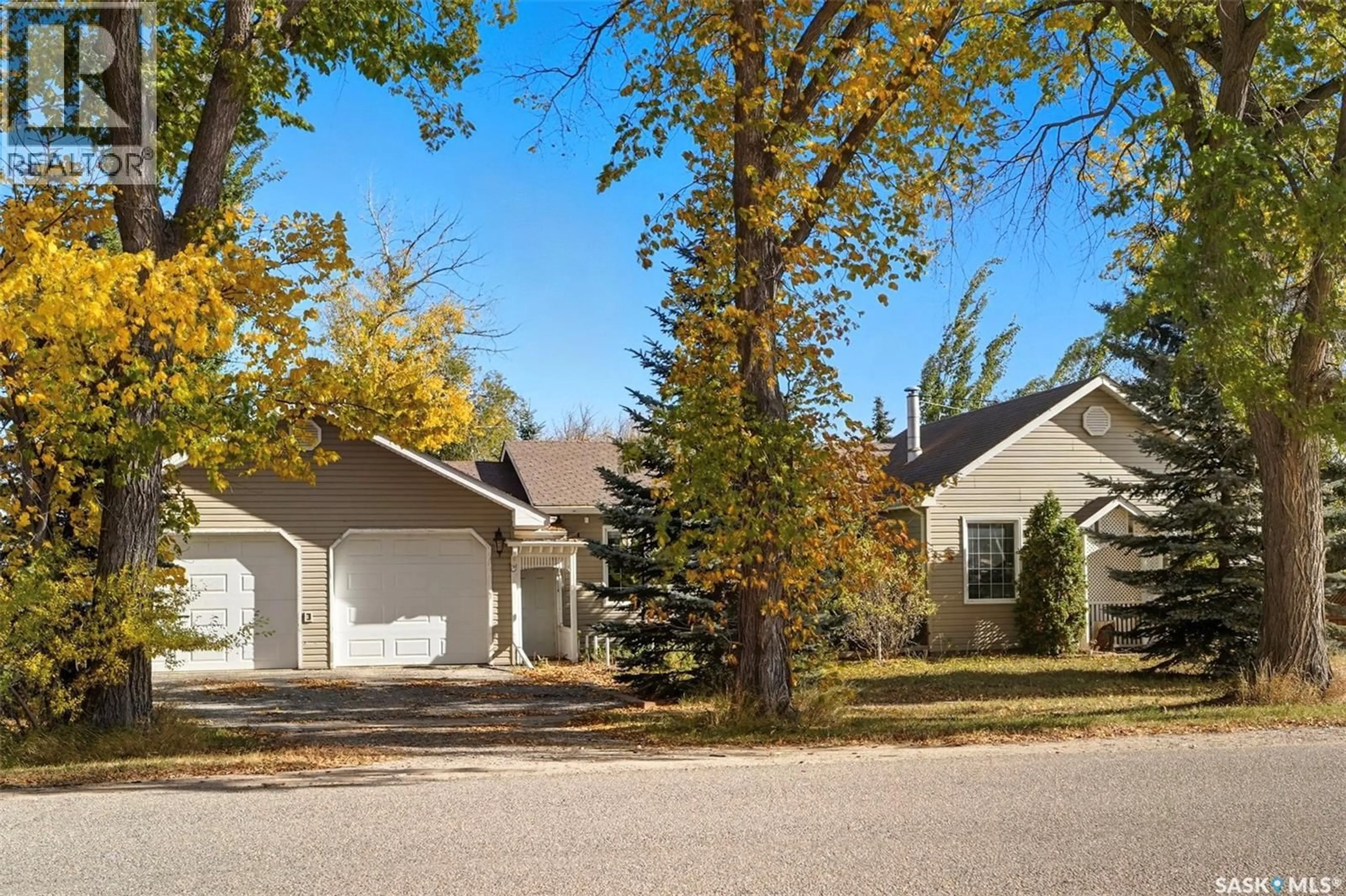 Home with vinyl exterior material, street for 122 MAIN STREET, Radisson Saskatchewan S0K3L0