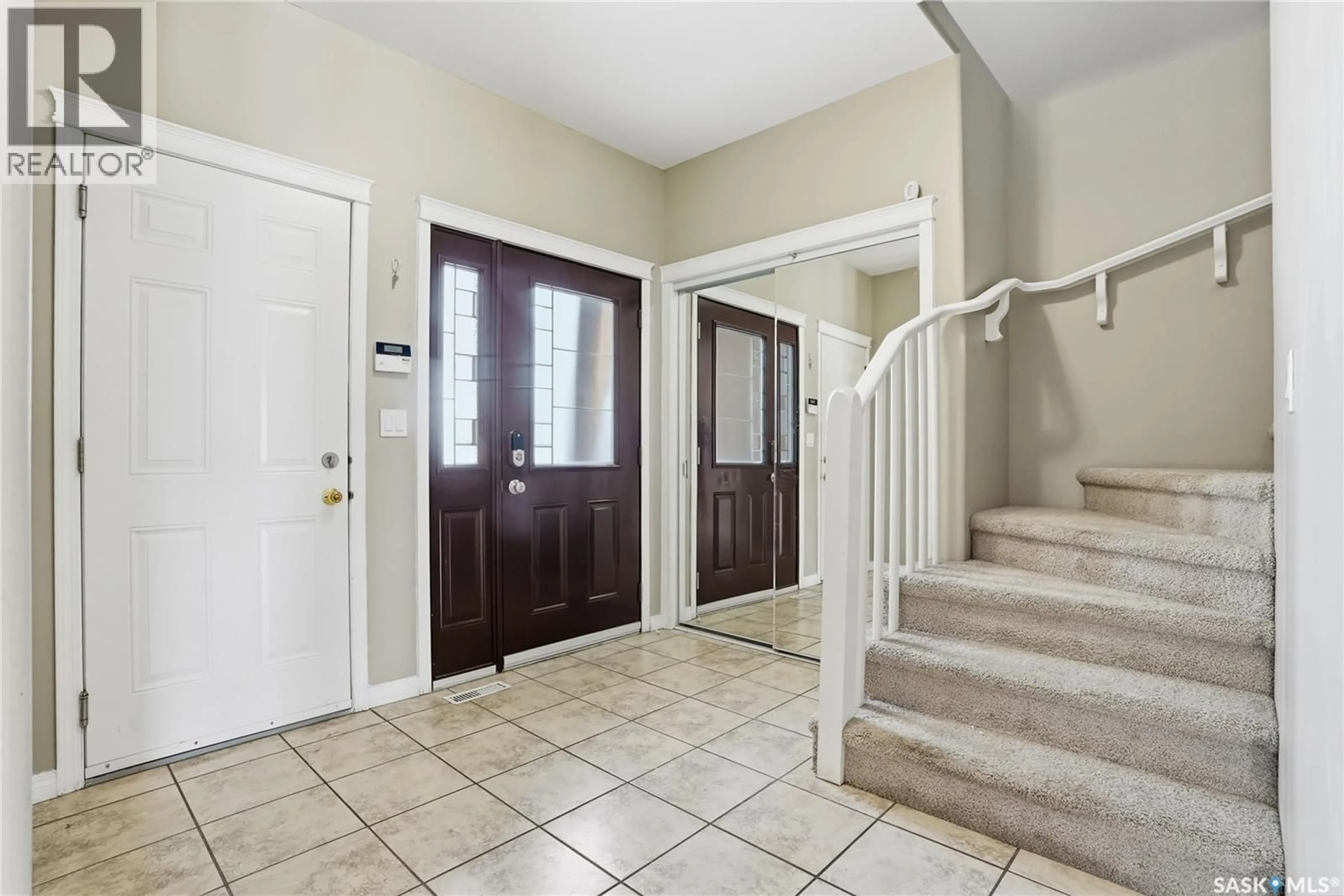Indoor entryway for 607 BECKETT CRESCENT, Saskatoon Saskatchewan S7N4X3