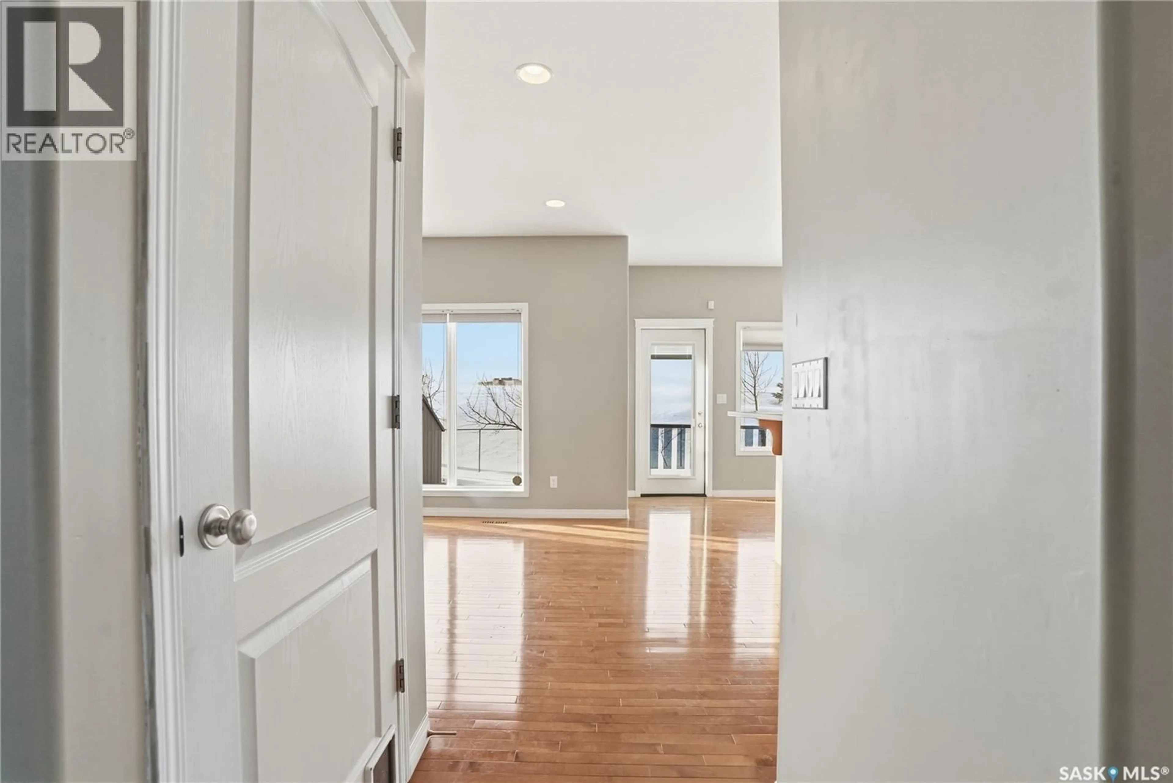 Indoor entryway for 607 BECKETT CRESCENT, Saskatoon Saskatchewan S7N4X3