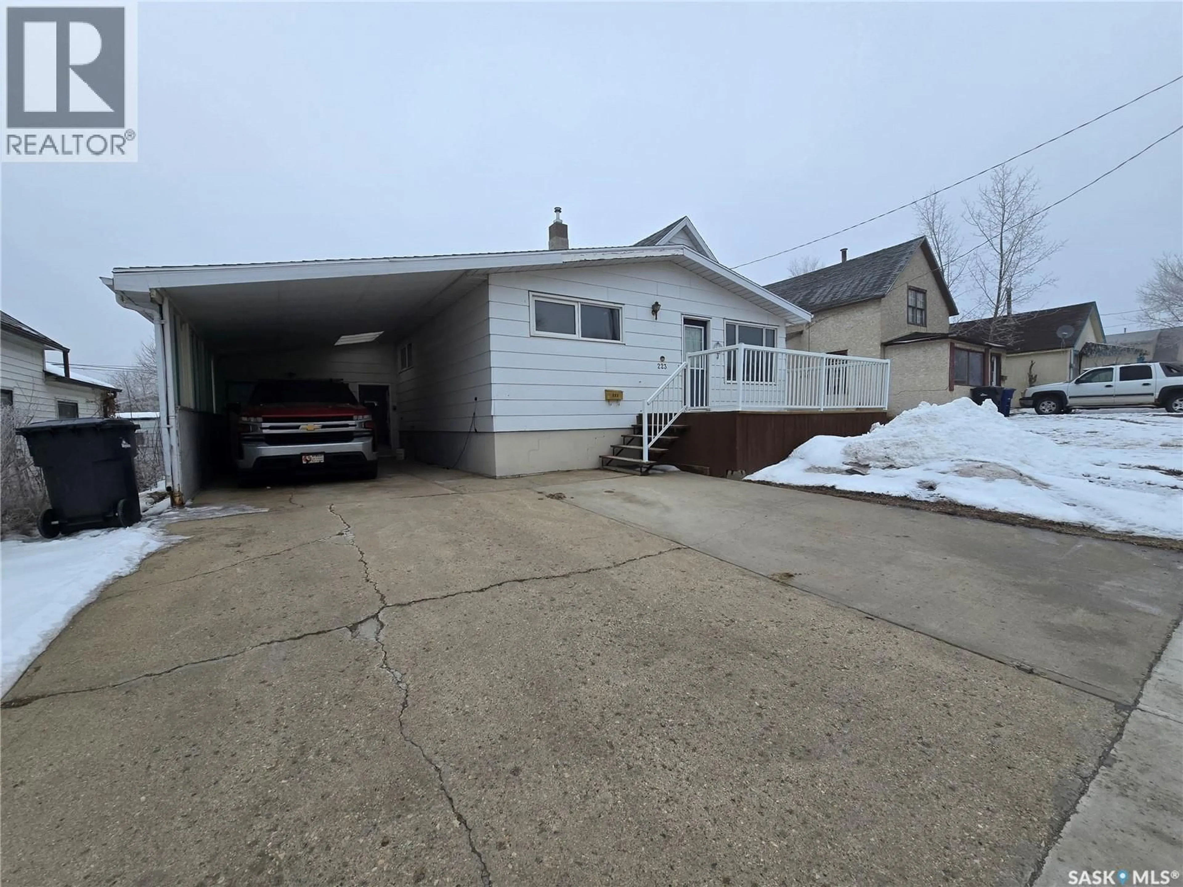 Indoor garage for 223 MERGENS STREET, Weyburn Saskatchewan S4H1R4