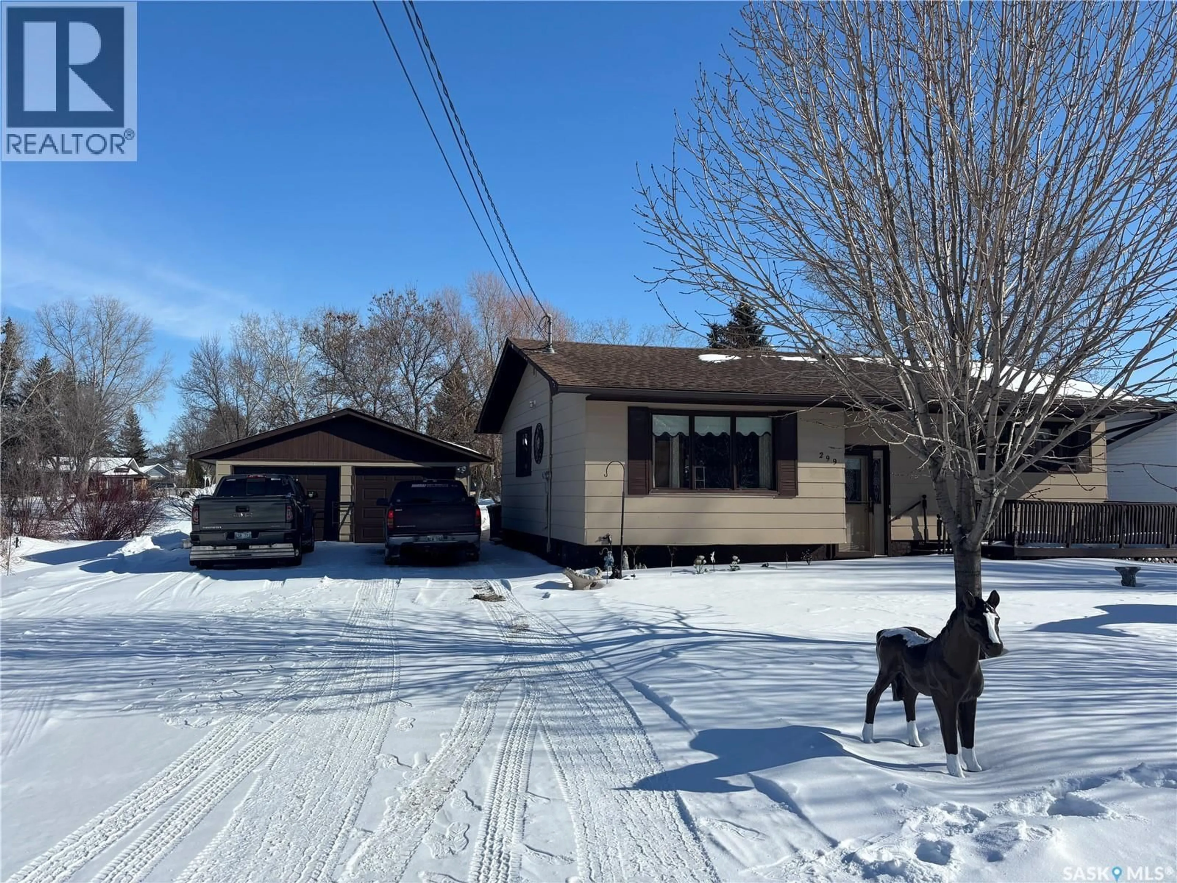 A pic from outside/outdoor area/front of a property/back of a property/a pic from drone, street for 299 9TH AVENUE, Broadview Saskatchewan S0G0K0