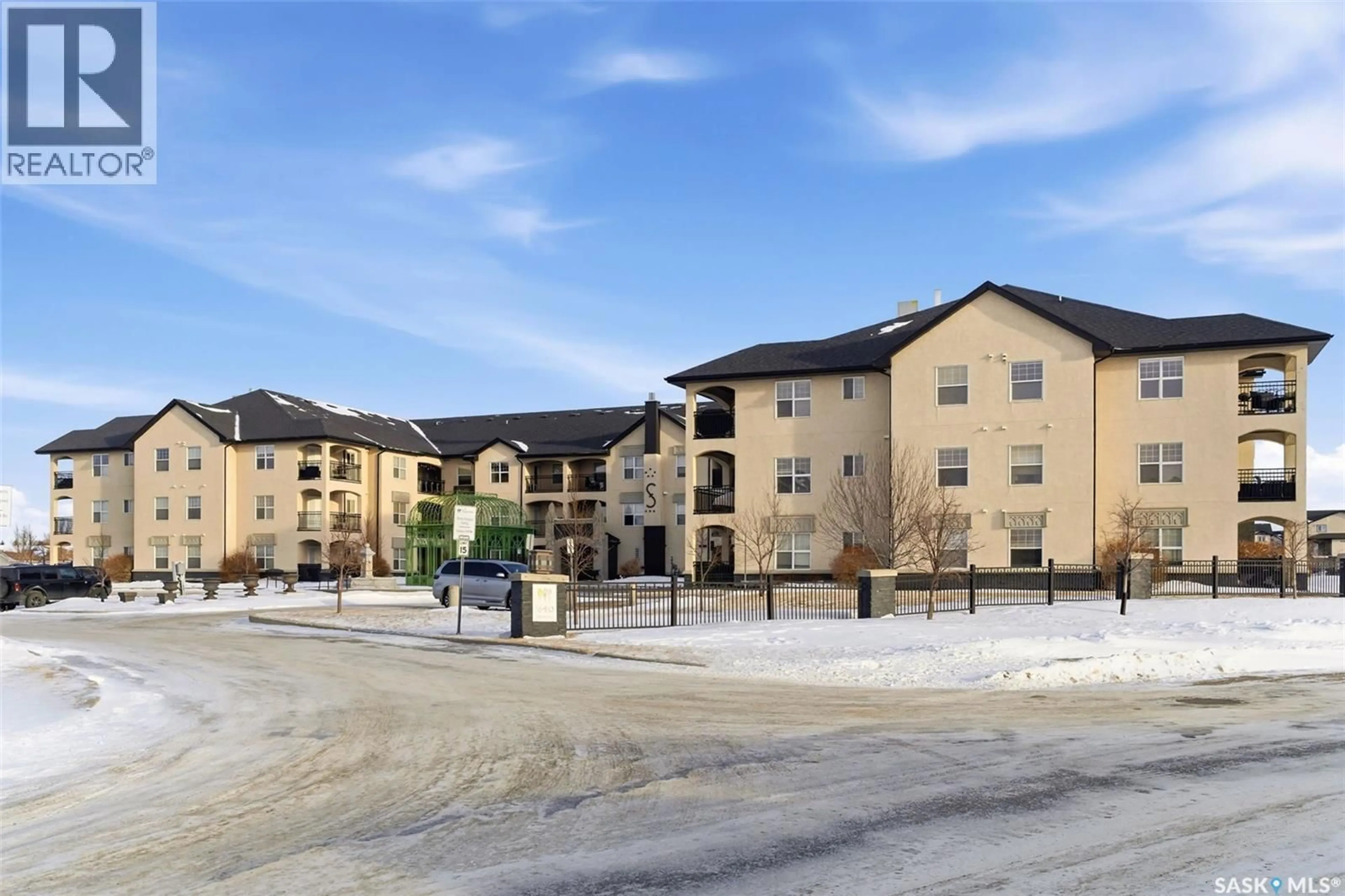 Patio, building for 317 1640 DAKOTA DRIVE, Regina Saskatchewan S4Z0A4