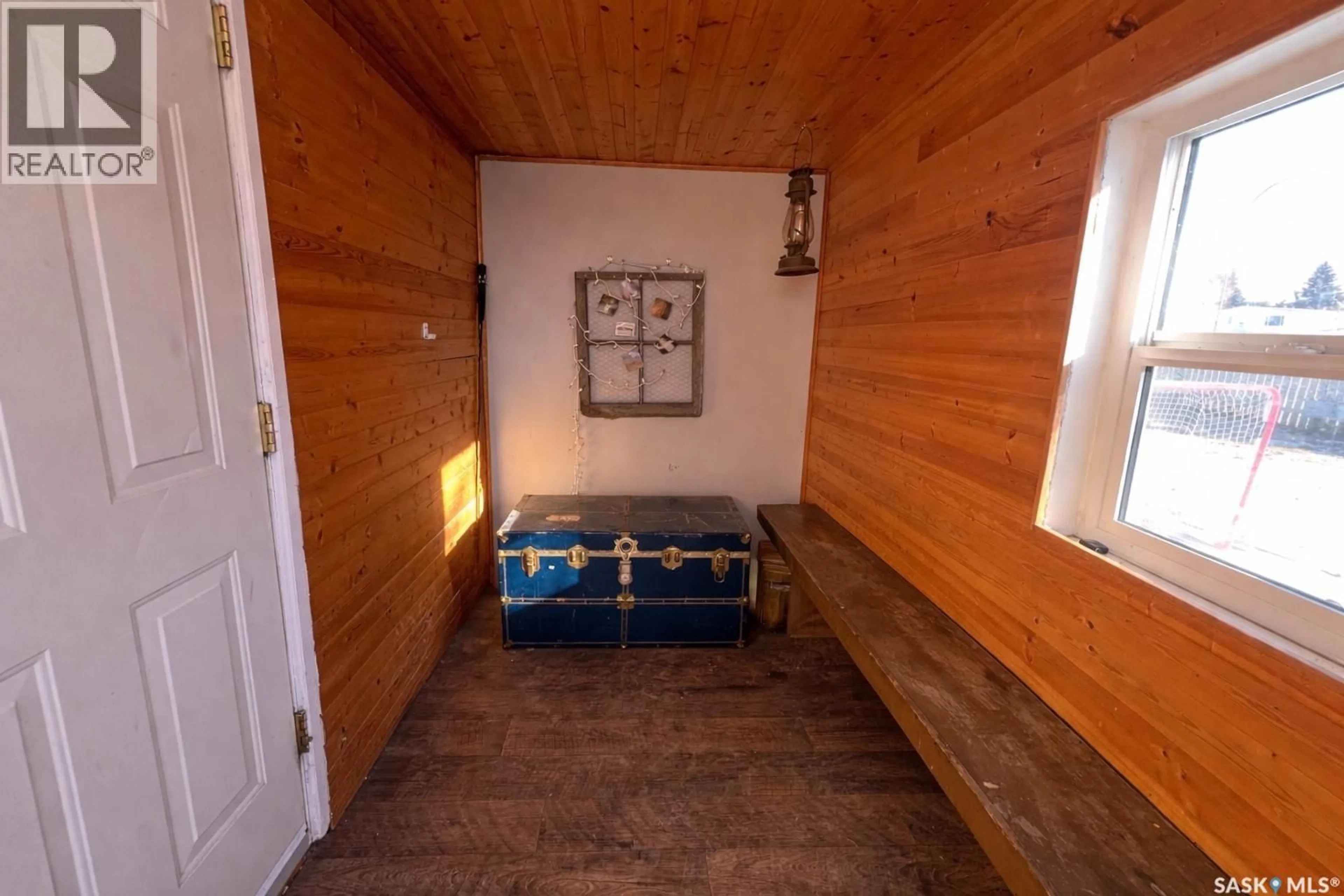 Indoor entryway for 1600 CHAPLIN STREET, Swift Current Saskatchewan S9H1K8