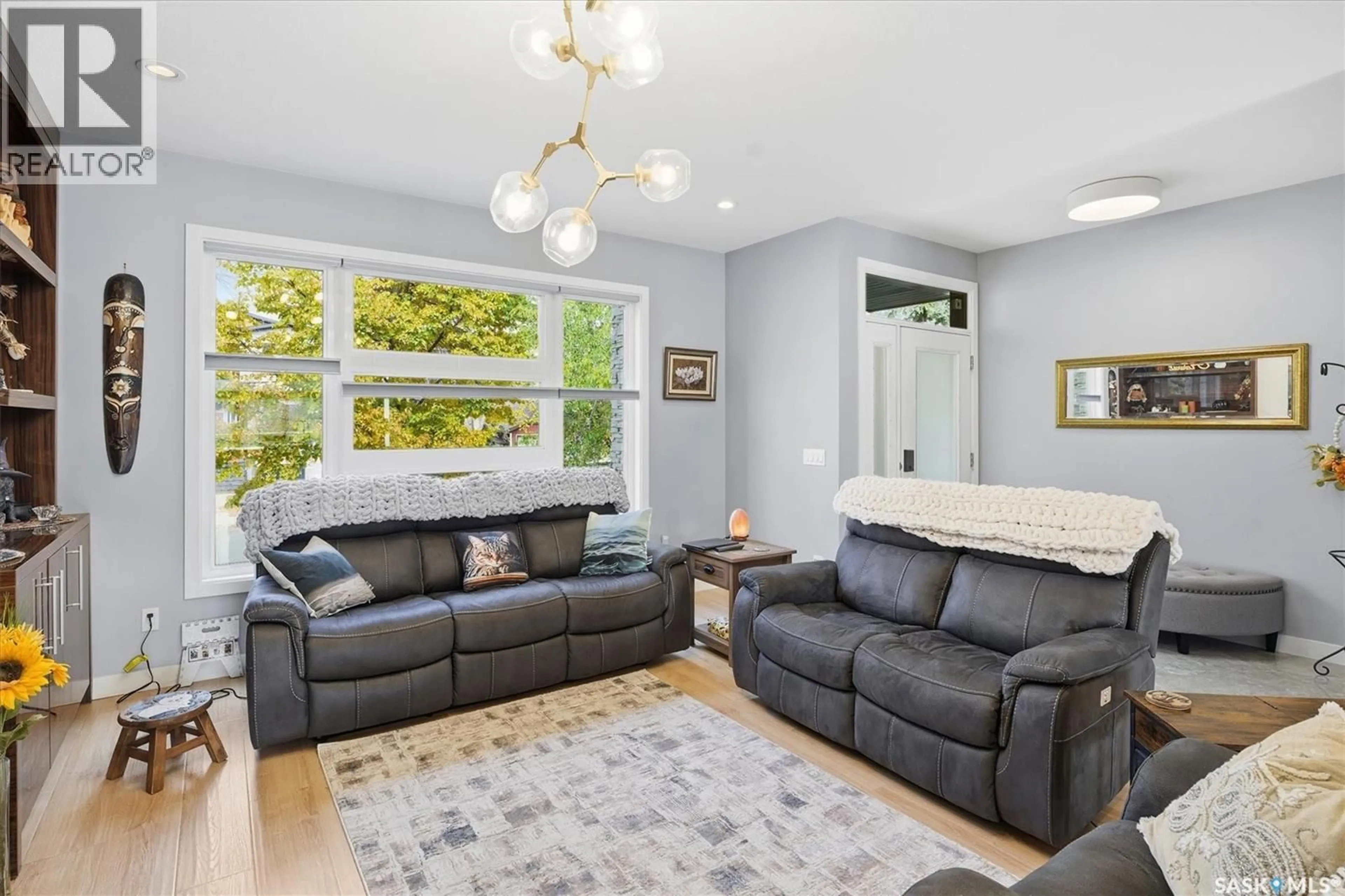 Living room with furniture, unknown for 1106 7TH STREET, Saskatoon Saskatchewan S7H0Z1