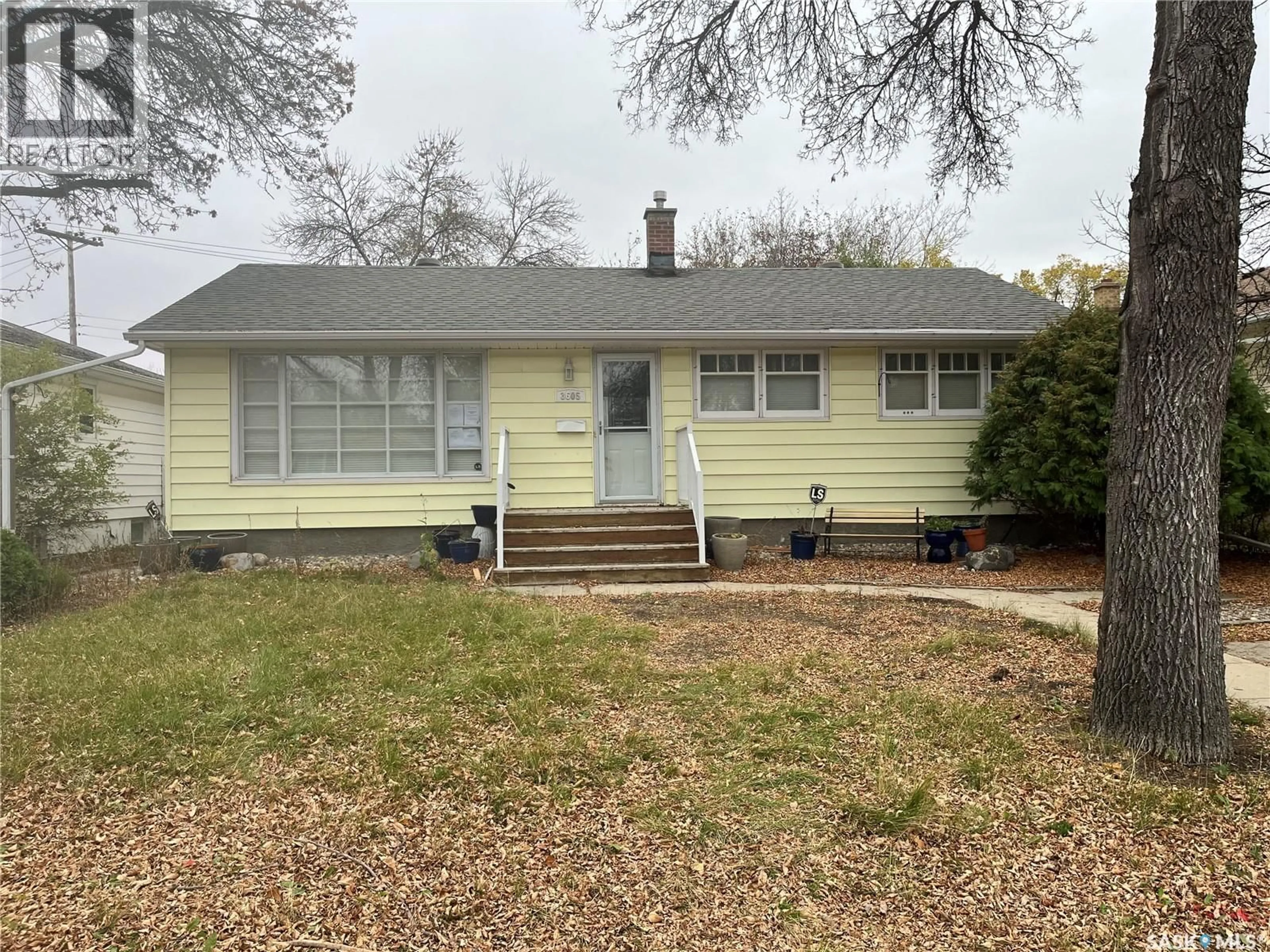 Home with vinyl exterior material, street for 3605 MASON AVENUE, Regina Saskatchewan S4S0Z7