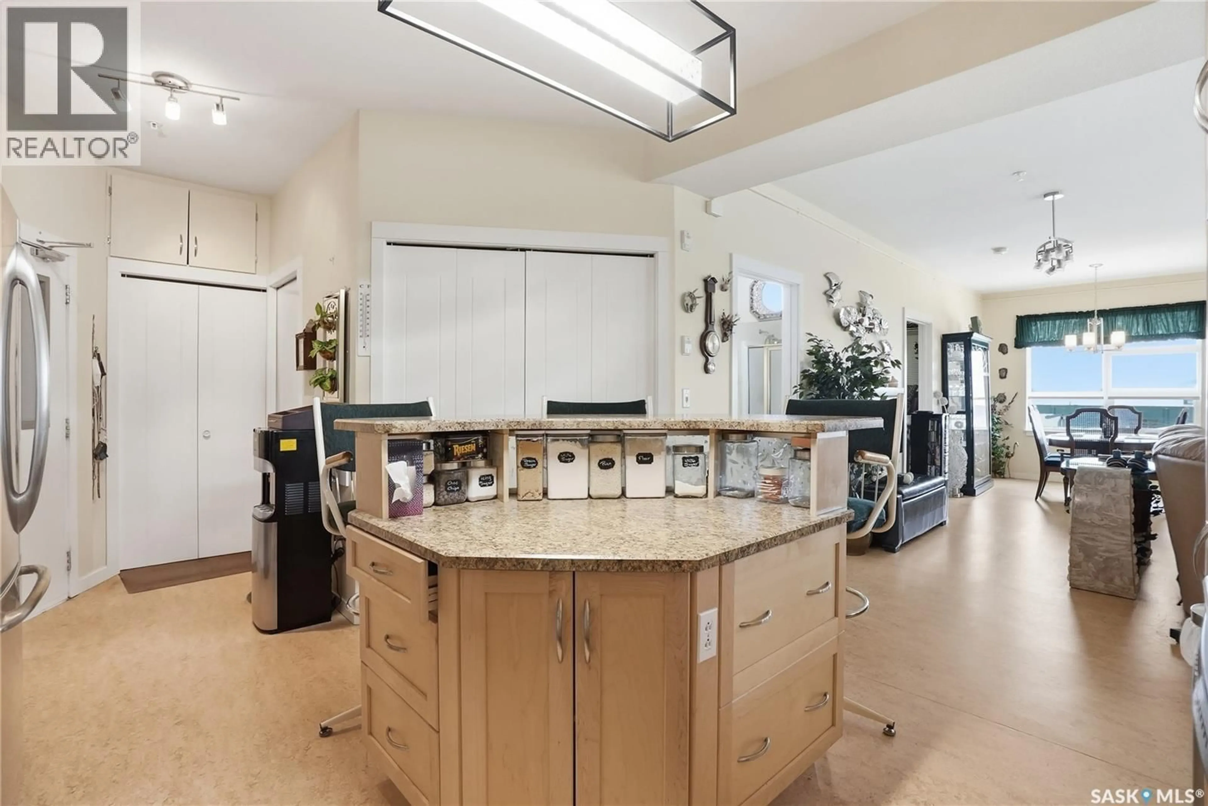 Unknown for S - 304 530 J AVENUE, Saskatoon Saskatchewan S7M2A8