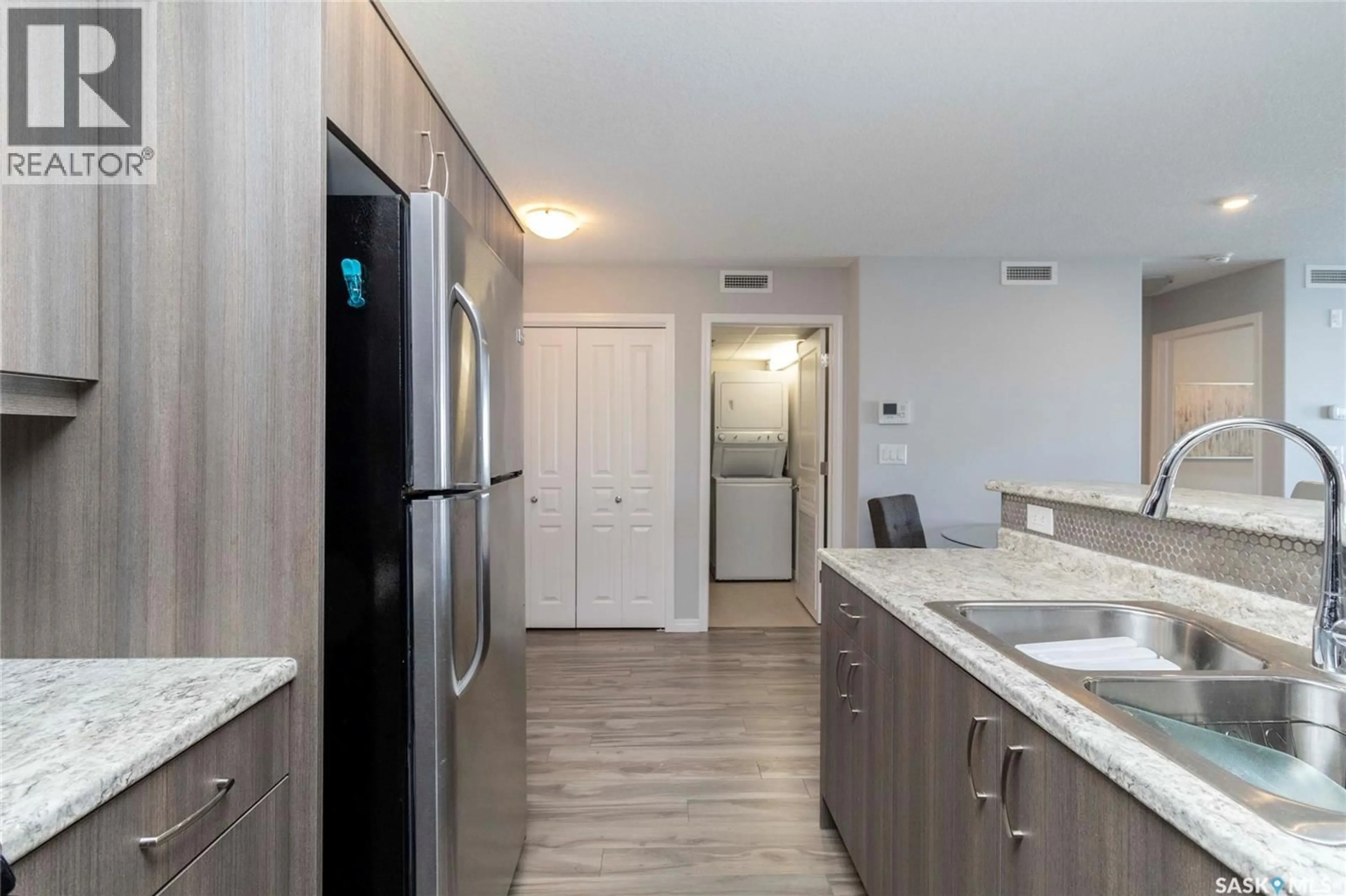 Standard kitchen, unknown for 4311 108 WILLIS CRESCENT, Saskatoon Saskatchewan S7T0W8