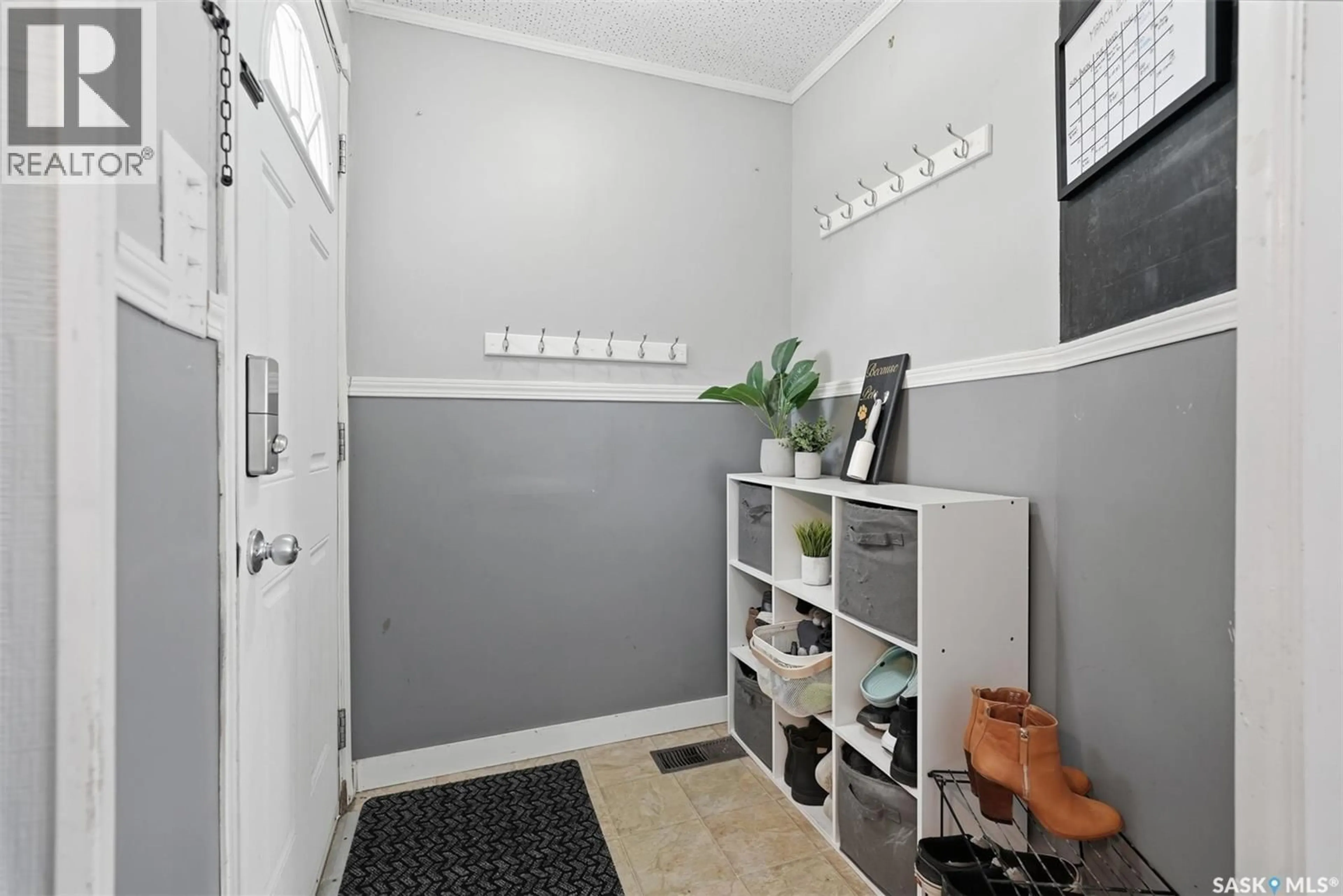 Indoor entryway for 119 1ST STREET E, Langham Saskatchewan S0K2L0