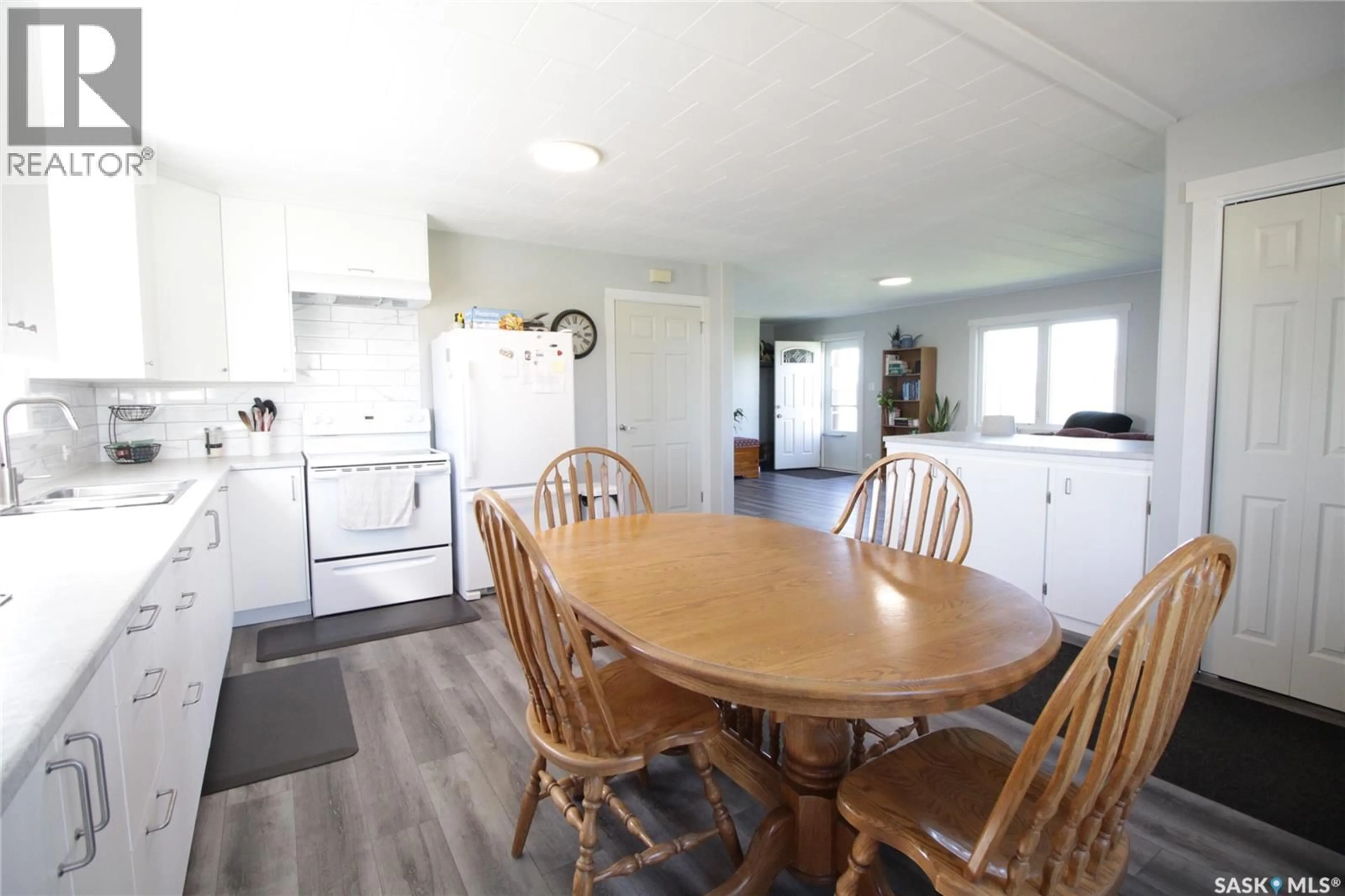 Dining room, wood/laminate floor for AFFLECK ACREAGE, Moosomin Rm No. 121 Saskatchewan S0G3N0
