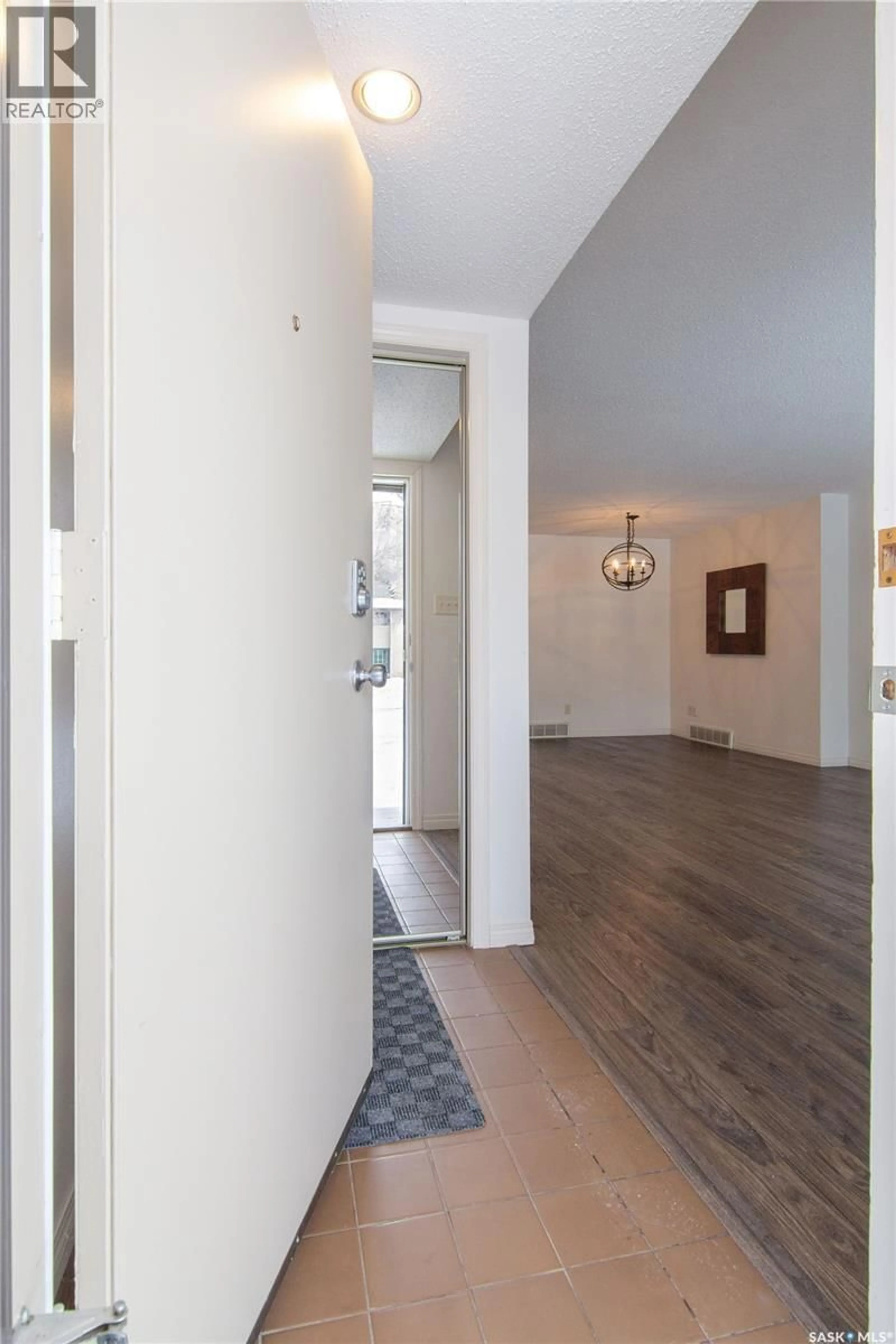 Indoor entryway for 12 303 SAGUENAY DRIVE, Saskatoon Saskatchewan S7K5R2