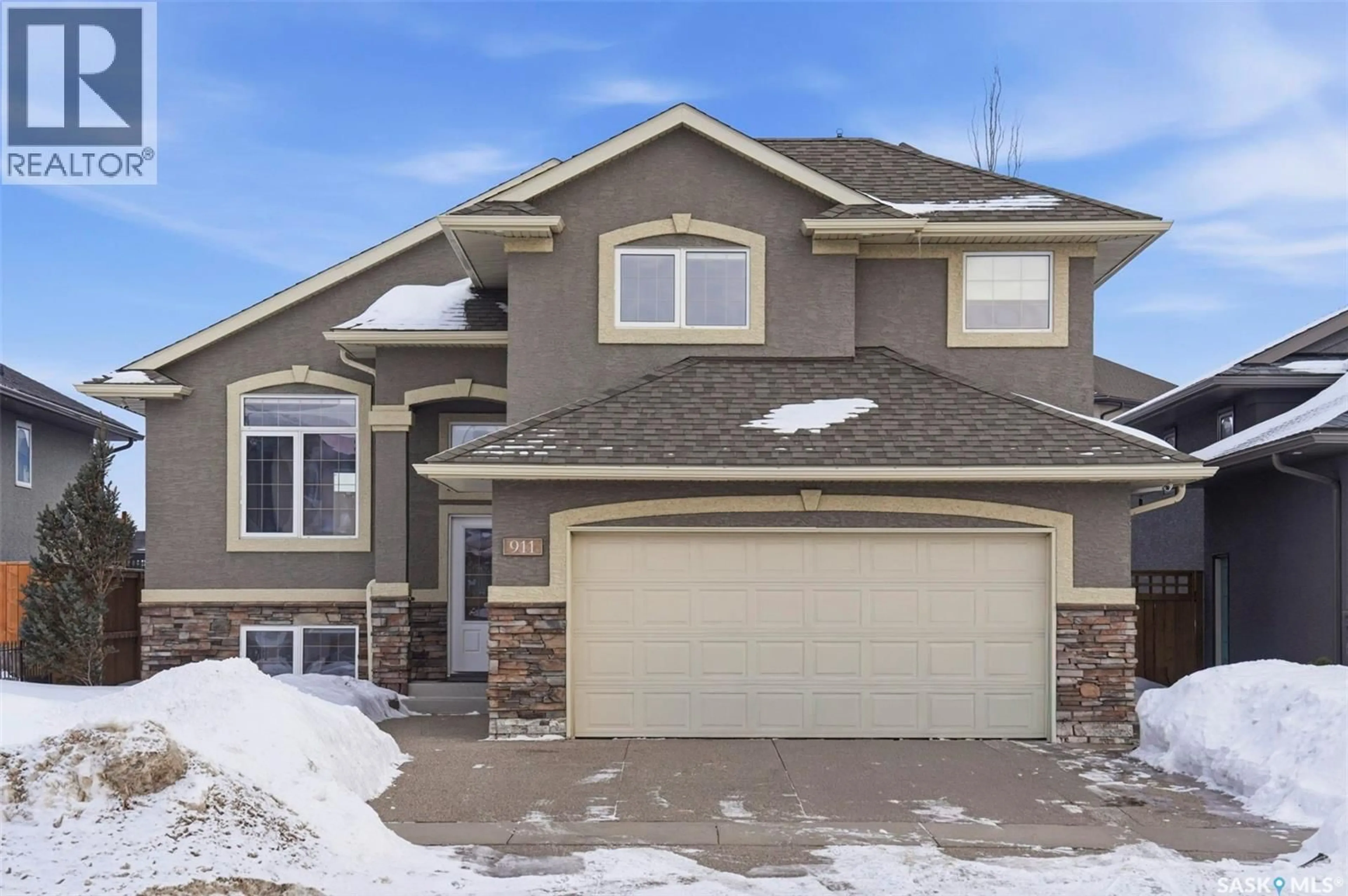 Home with vinyl exterior material, street for 911 HUNTER ROAD, Saskatoon Saskatchewan S7T0P8