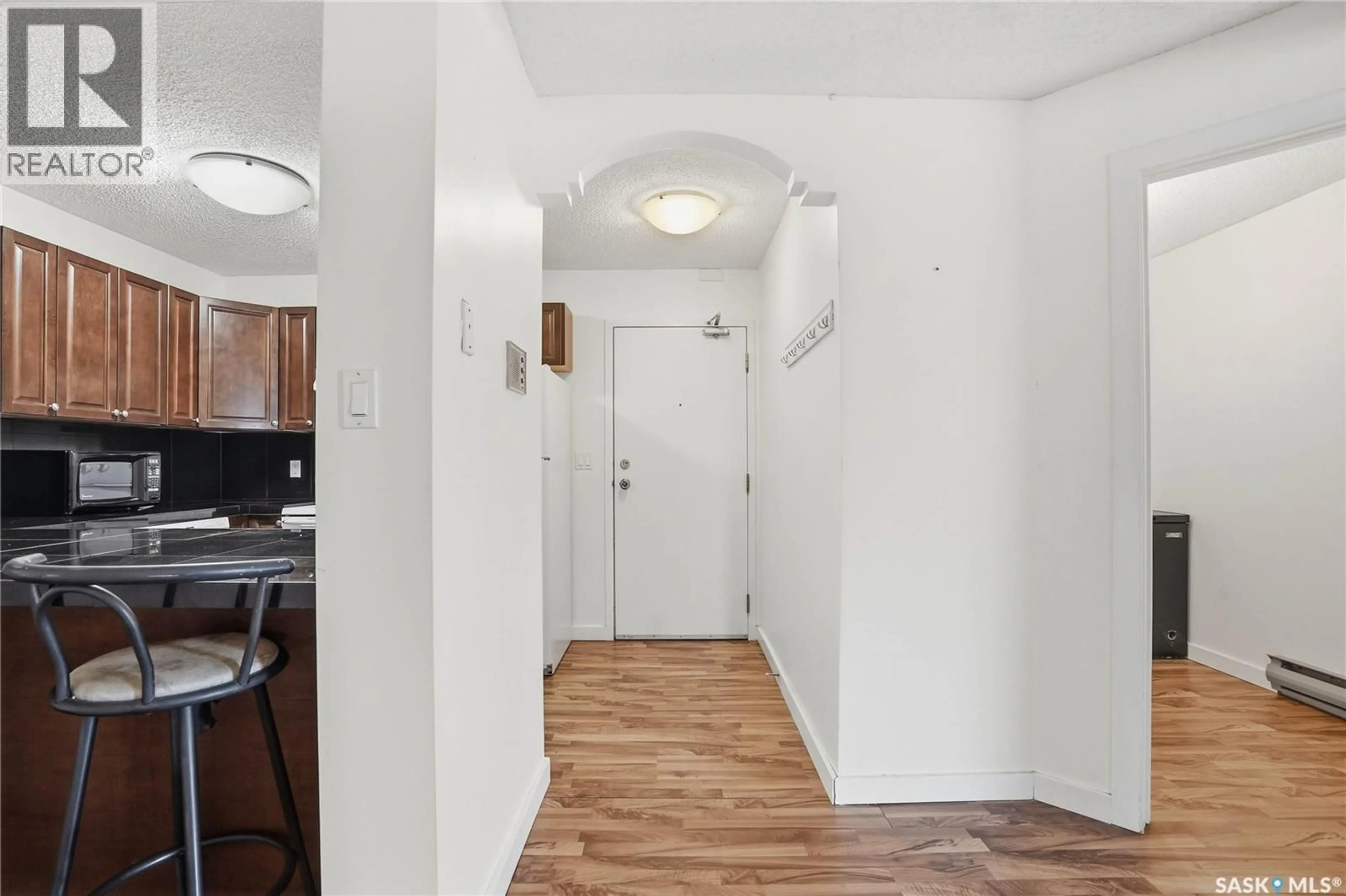 Indoor entryway for 203 - 427 TAIT COURT, Saskatoon Saskatchewan S7H5L3