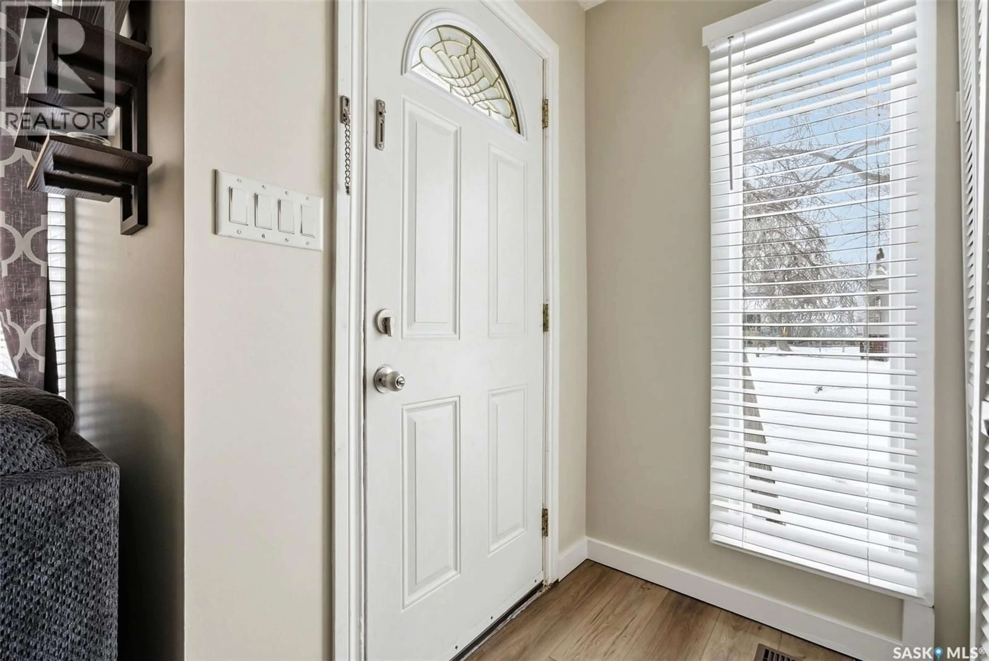 Indoor entryway for 3231 RETALLACK STREET, Regina Saskatchewan S4S1T7