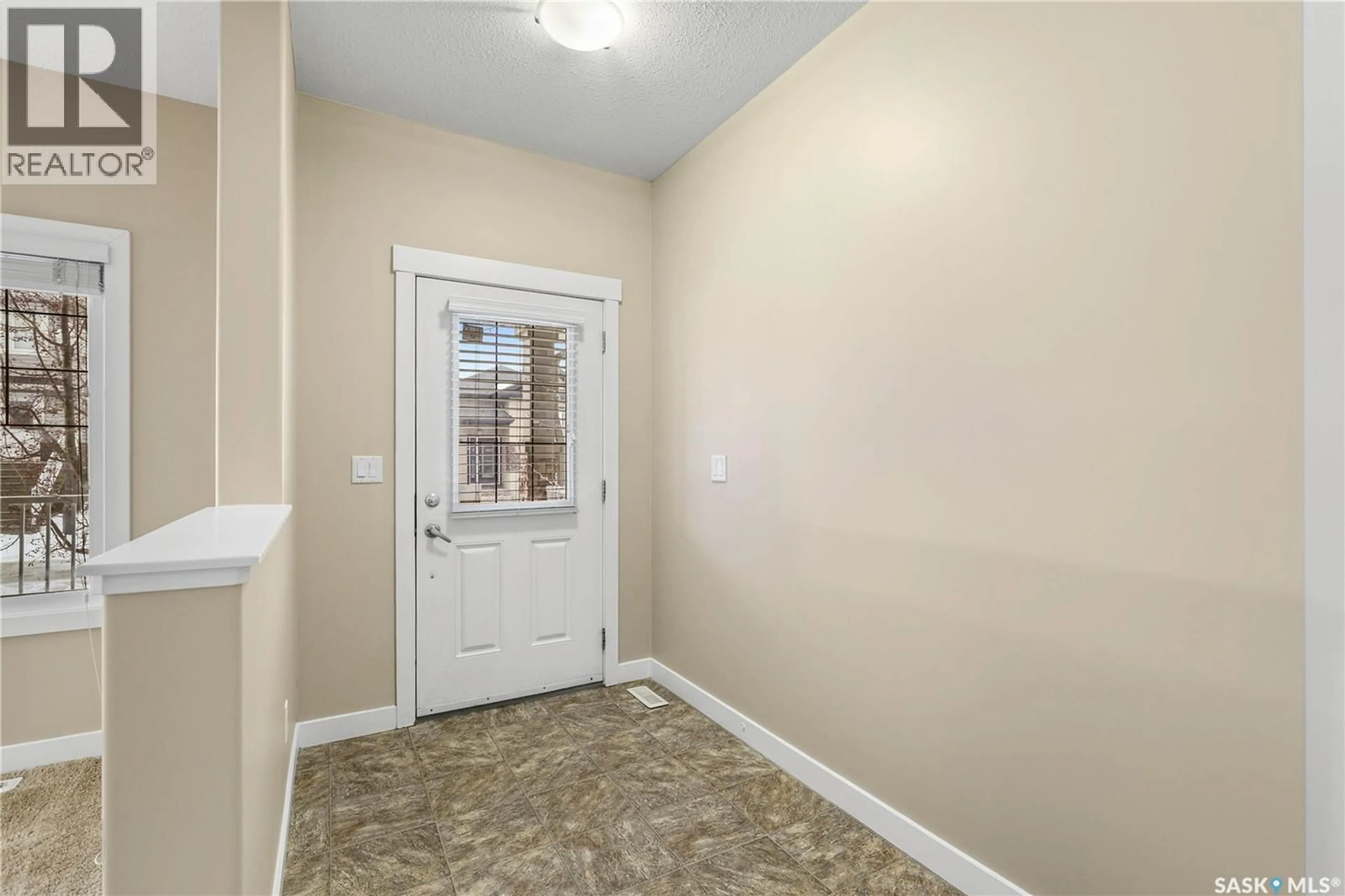 Indoor entryway for 5321 MCCLELLAND DRIVE, Regina Saskatchewan S4W0K7