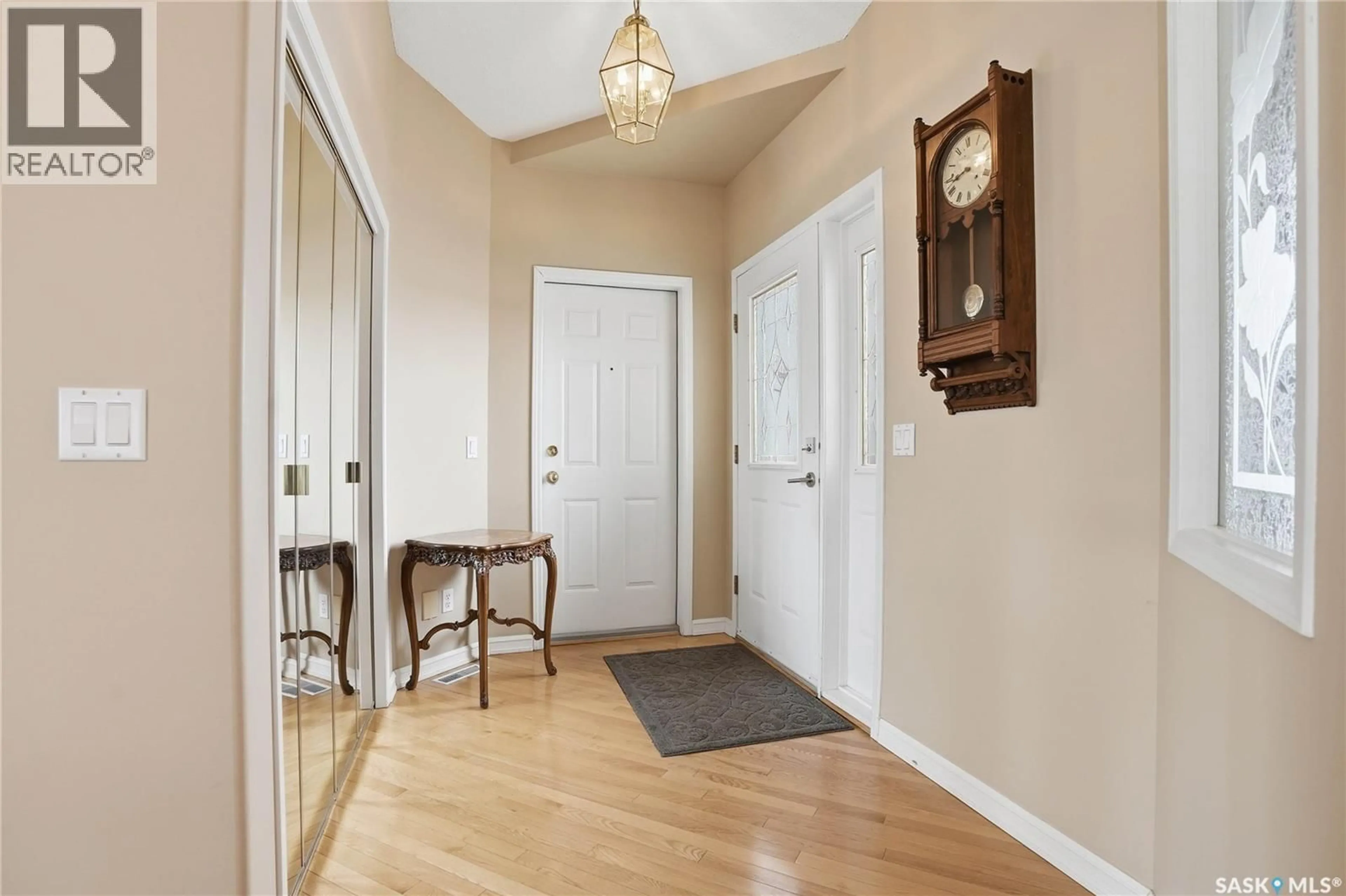 Indoor entryway for 315 - 25 BAYVIEW CRESCENT, Saskatoon Saskatchewan S7V1B5