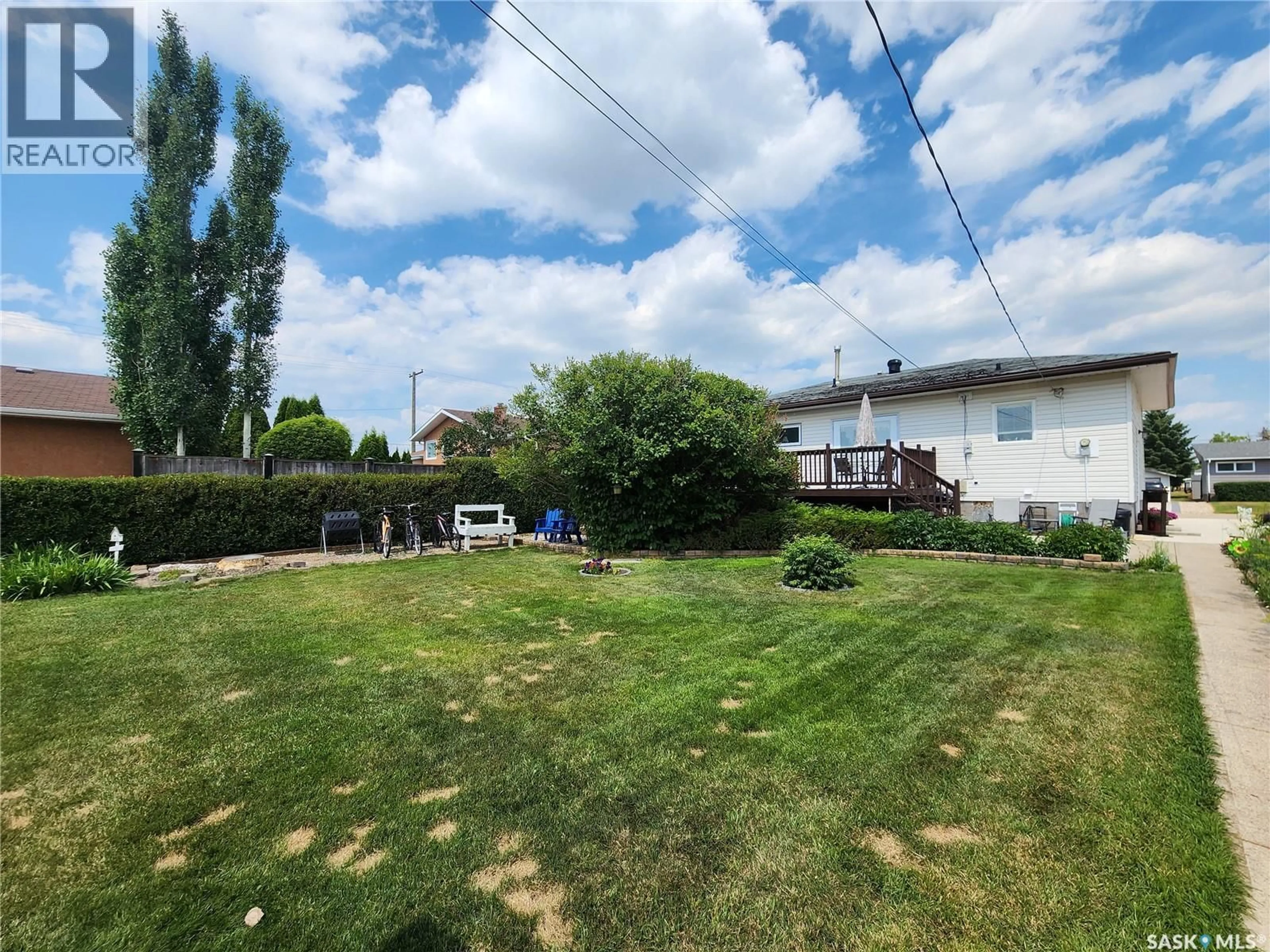 A pic from outside/outdoor area/front of a property/back of a property/a pic from drone, street for 559 6TH AVENUE, Melville Saskatchewan S0A2P0