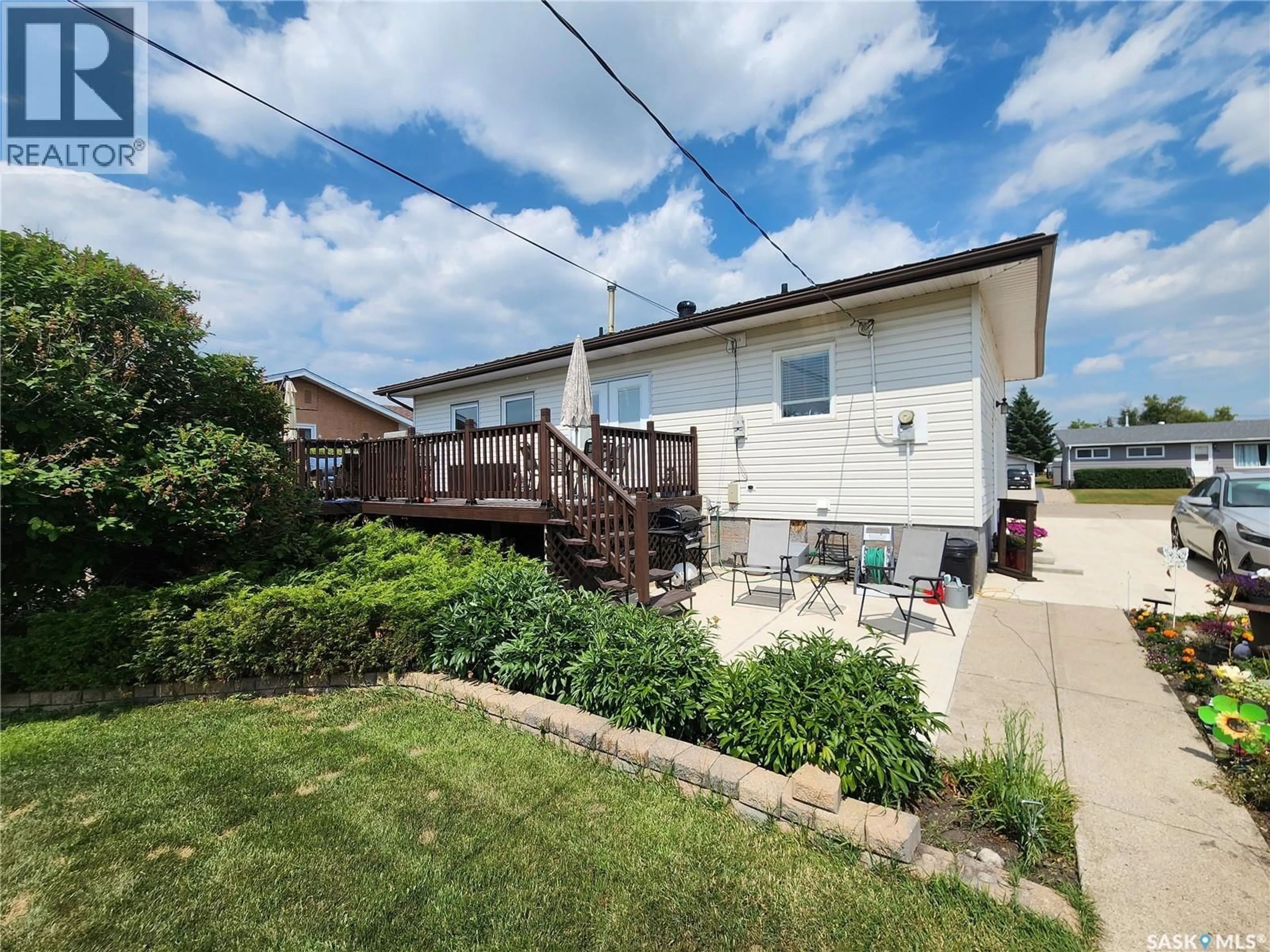 Patio, street for 559 6TH AVENUE, Melville Saskatchewan S0A2P0