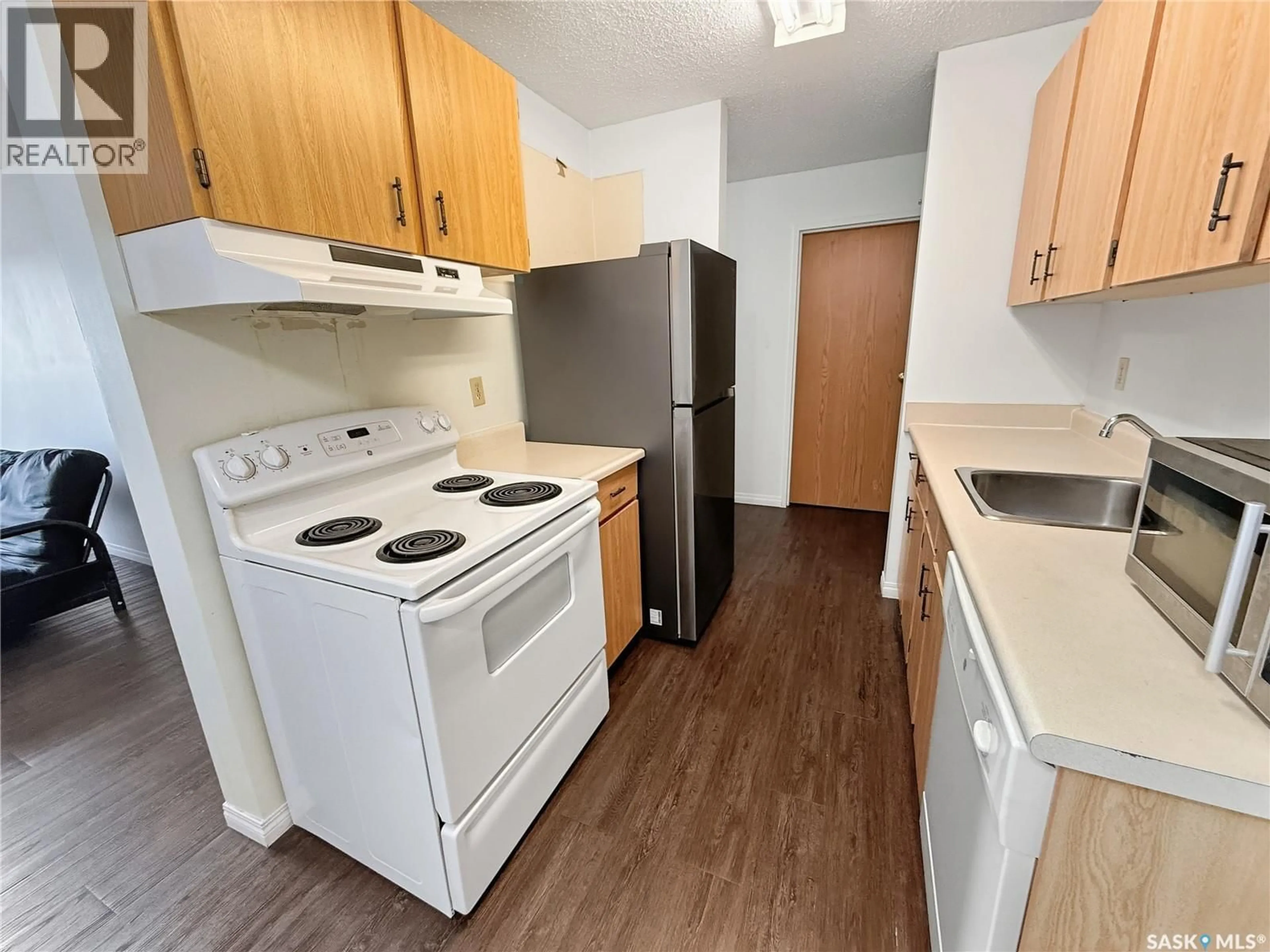 Standard kitchen, unknown for 301 1110 9TH AVENUE NE, Swift Current Saskatchewan S9H2S9