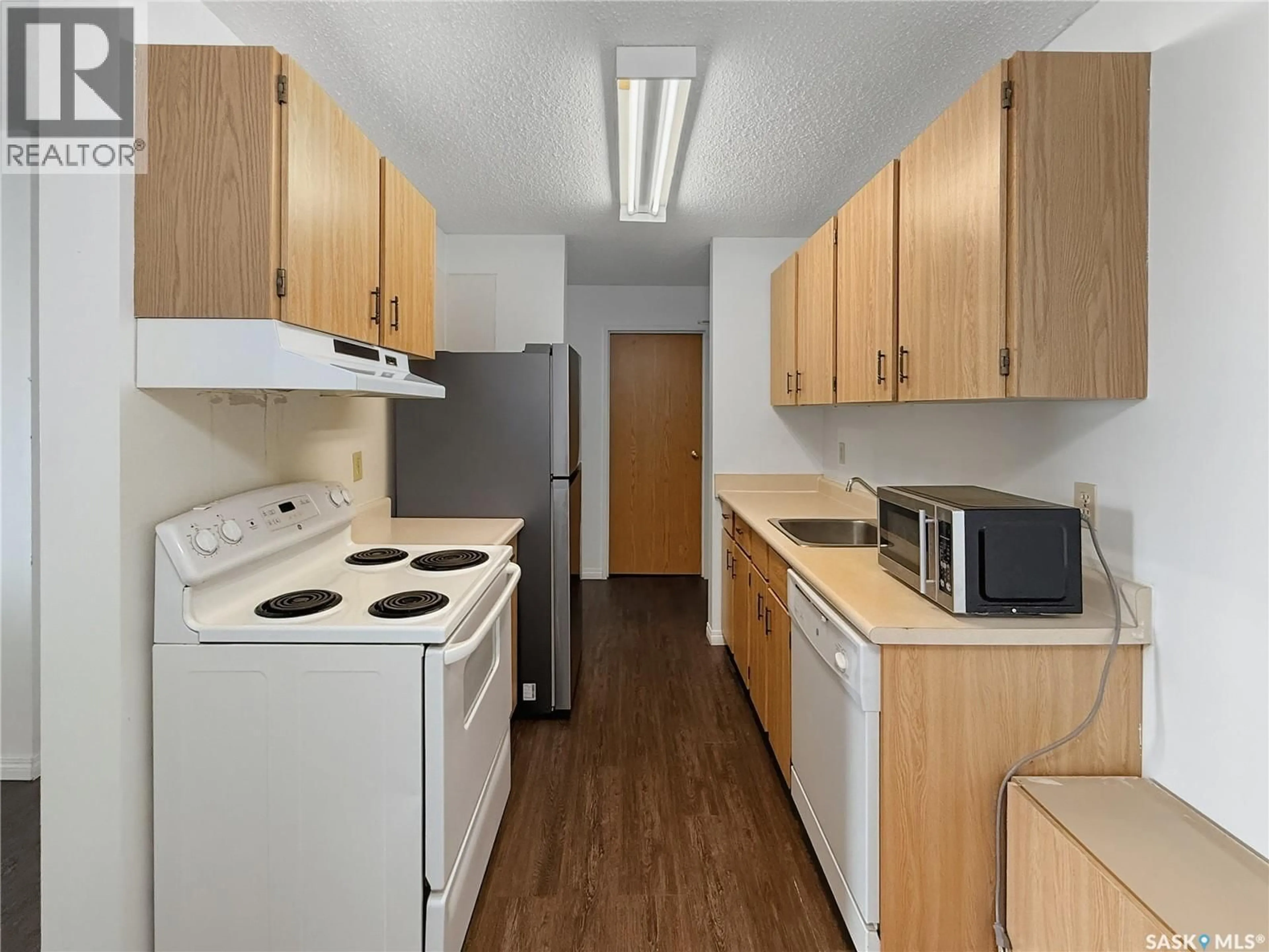 Standard kitchen, unknown for 301 1110 9TH AVENUE NE, Swift Current Saskatchewan S9H2S9
