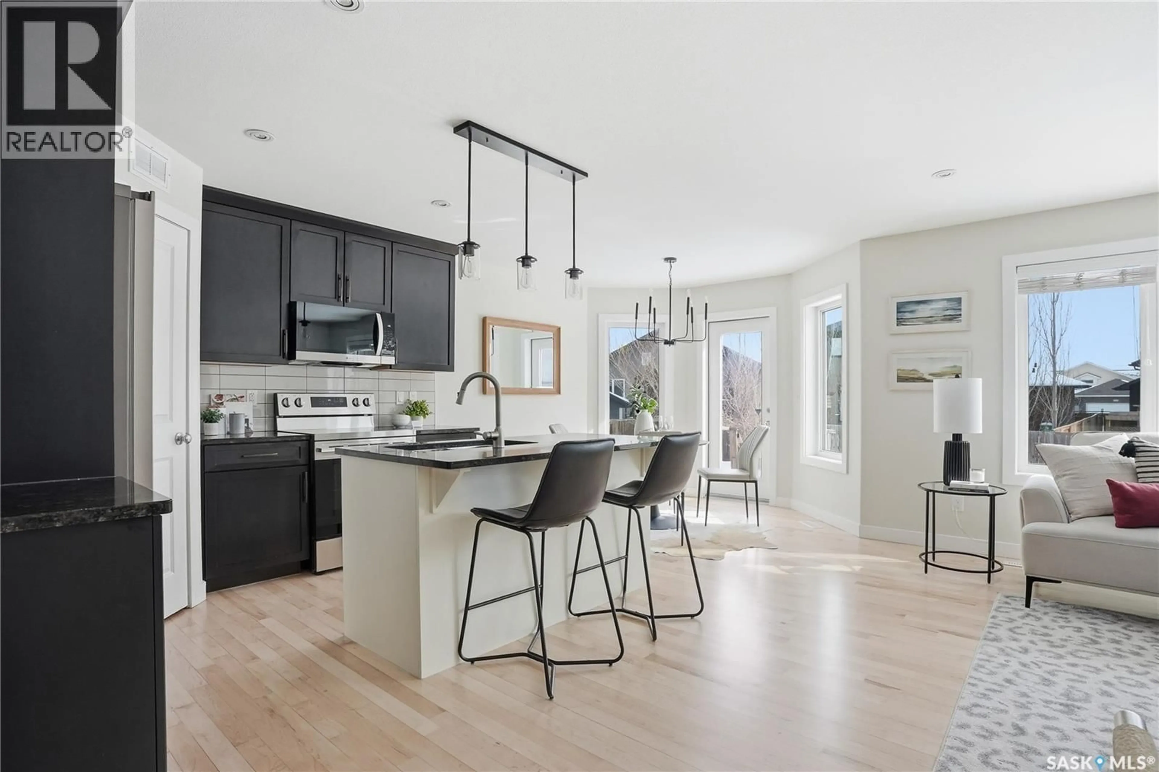 Open concept kitchen, unknown for 662 SUTTER BAY, Saskatoon Saskatchewan S7T0R5