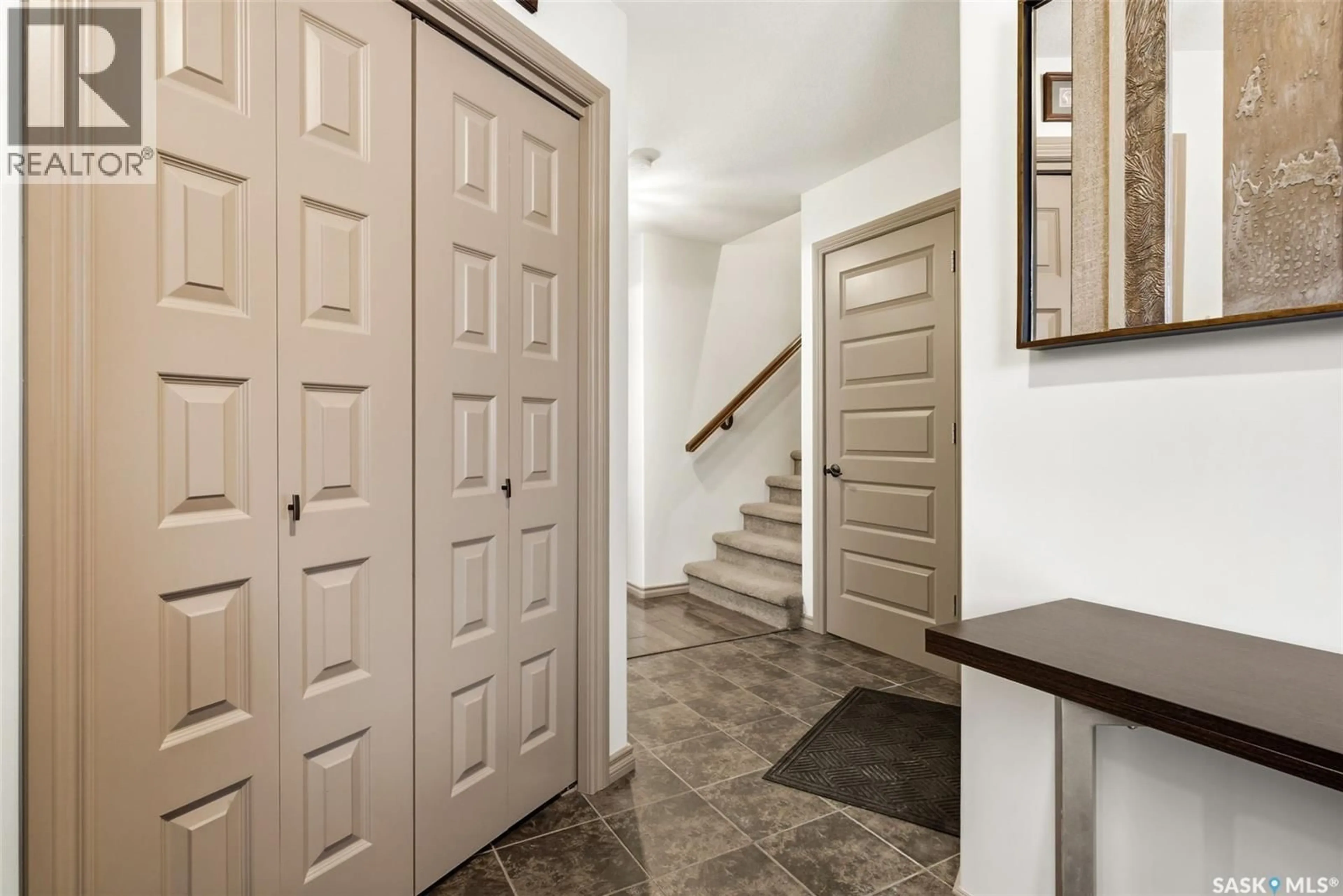 Indoor entryway for 2501 - 139 WINDSOR PARK ROAD, Regina Saskatchewan S4V1P3