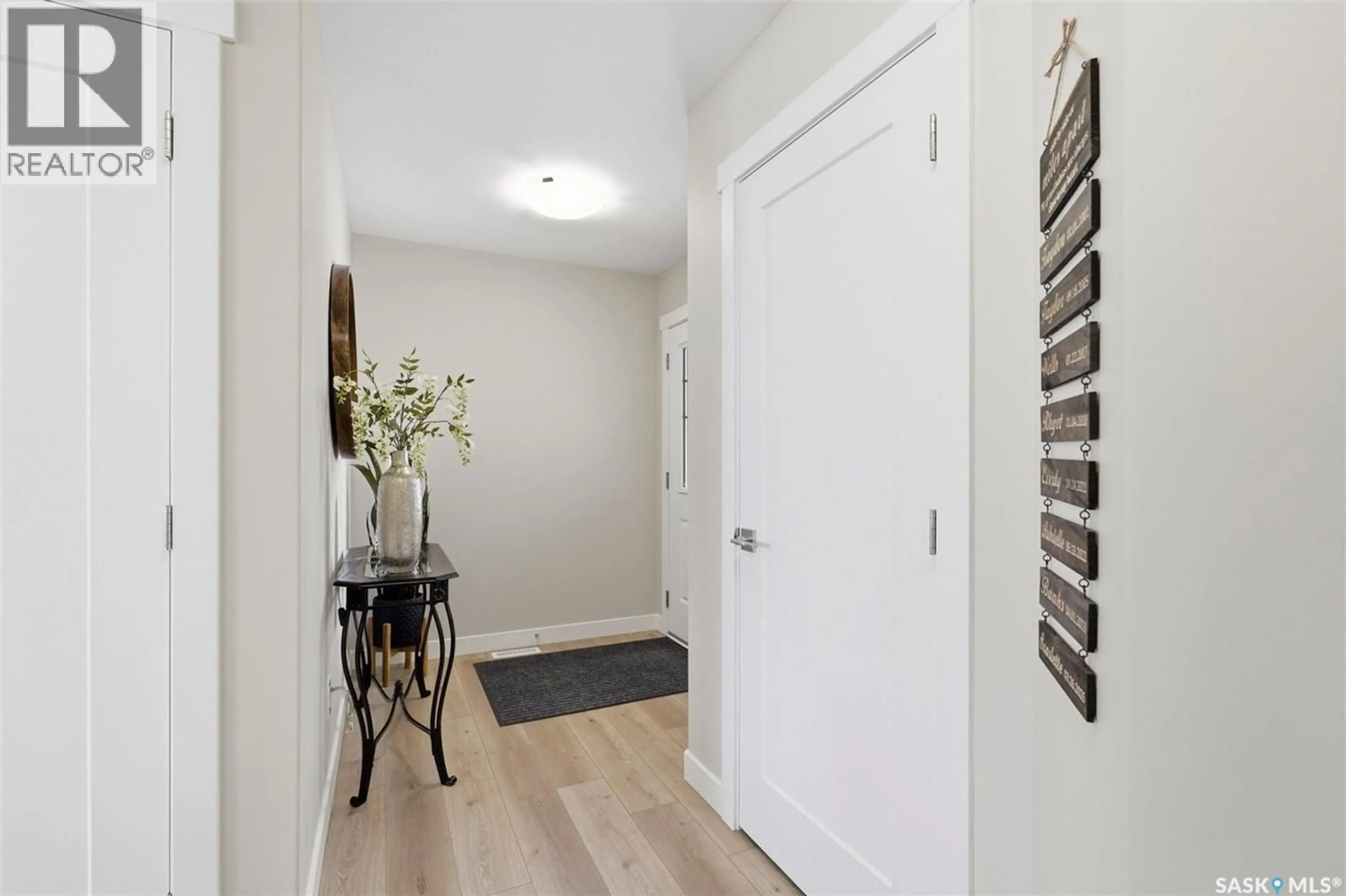 Indoor entryway for 535 SCHMEISER AVENUE, Saskatoon Saskatchewan S7V1N6