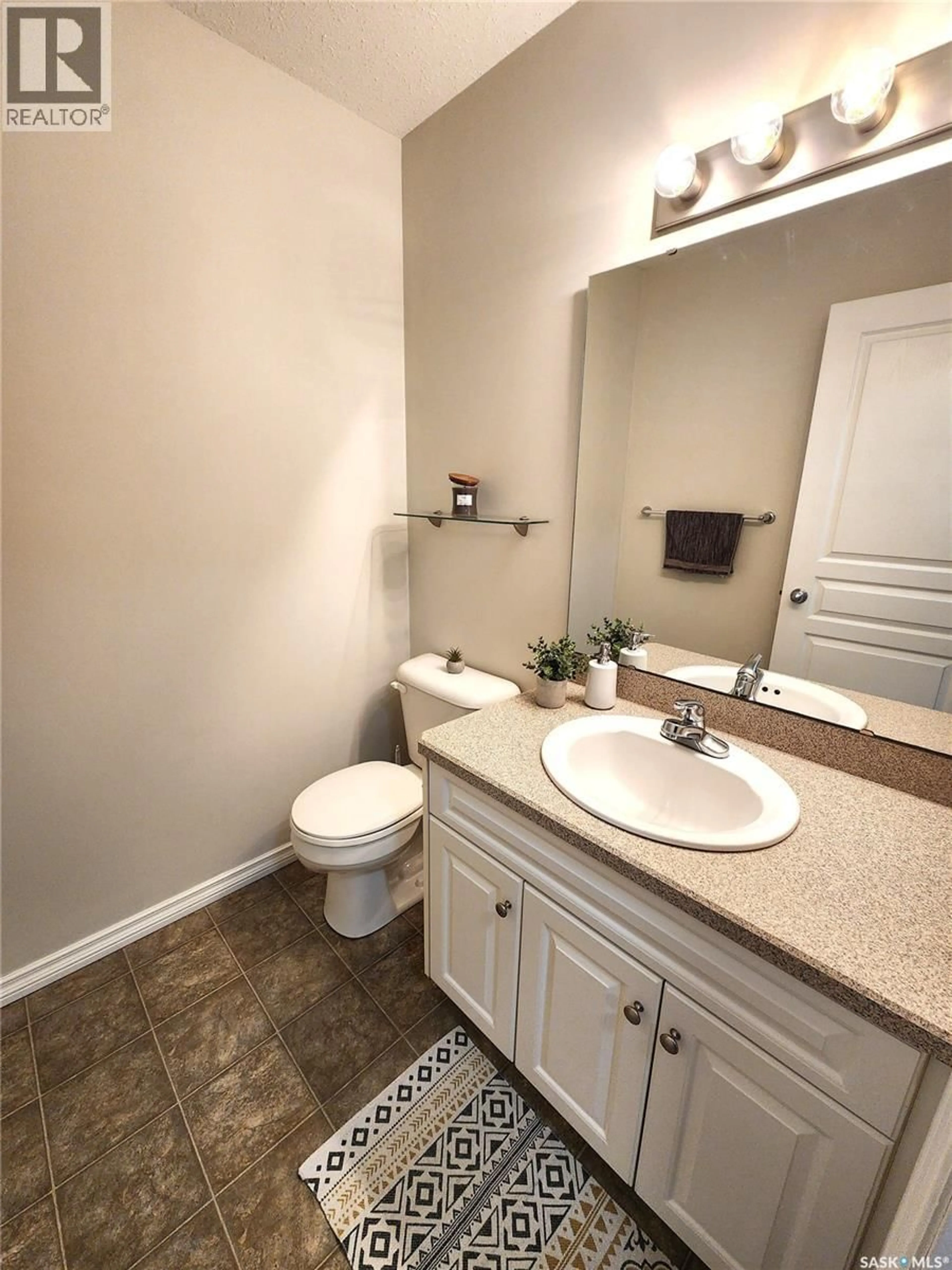 Standard bathroom, ceramic/tile floor for 106 - 2201 NEWCOMBE DRIVE, Estevan Saskatchewan S4A2T6